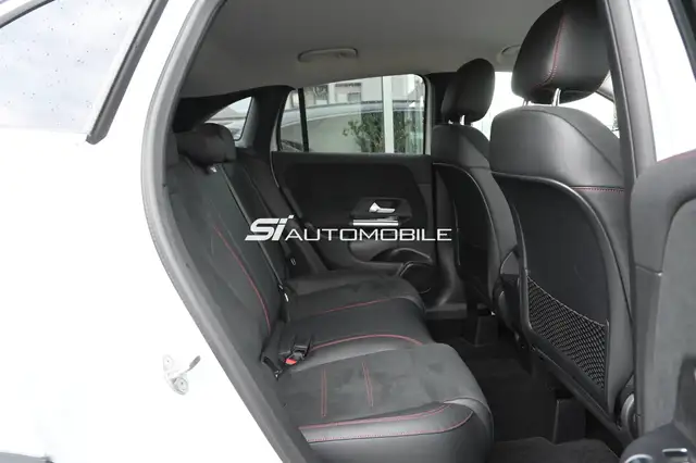 Mercedes-Benz GLA view 14