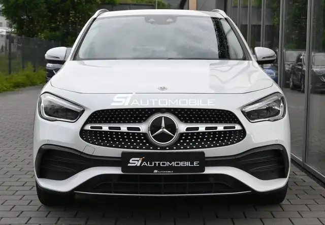 Mercedes-Benz GLA view 8