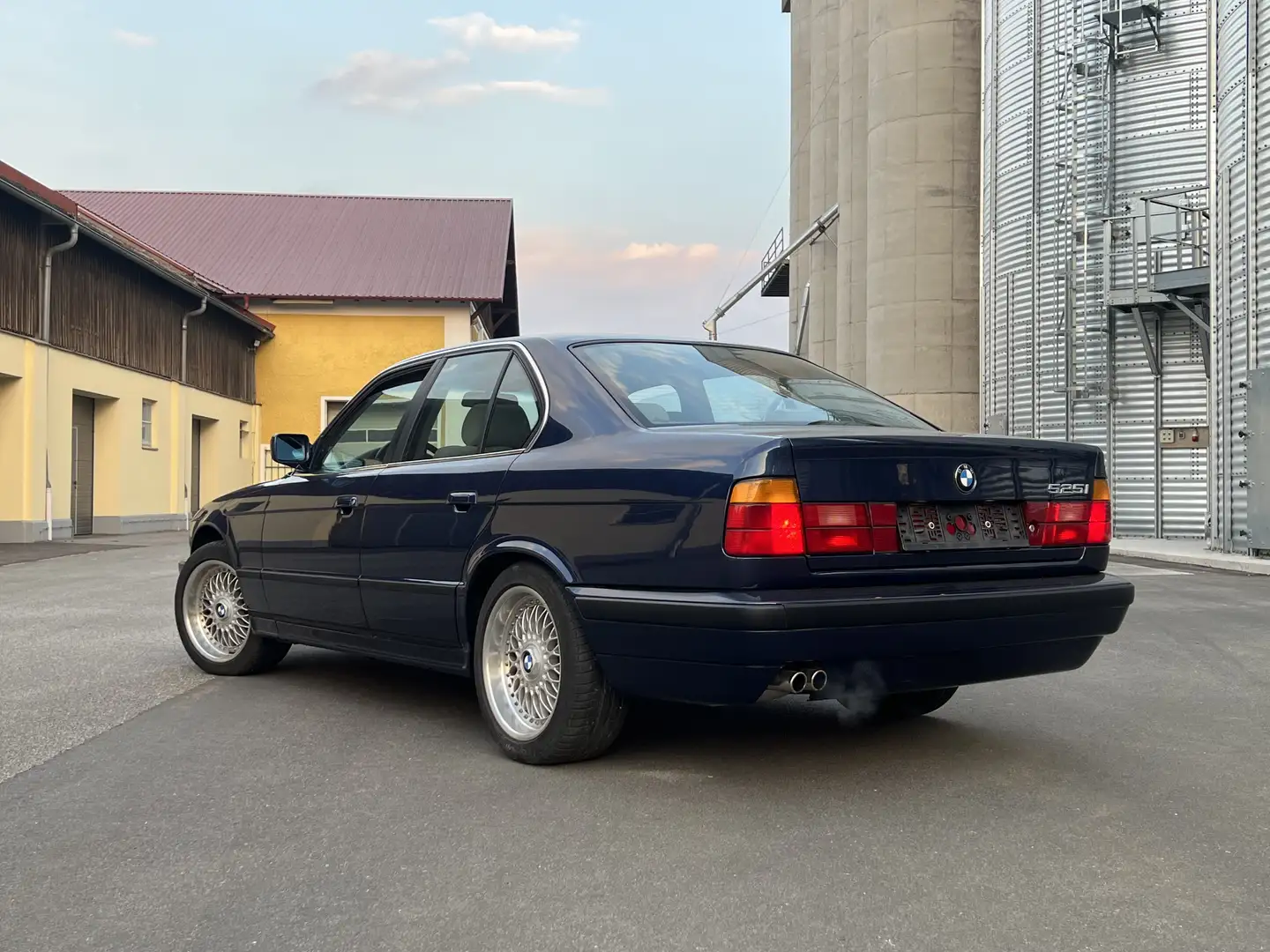 BMW 525 525i 24V - 2