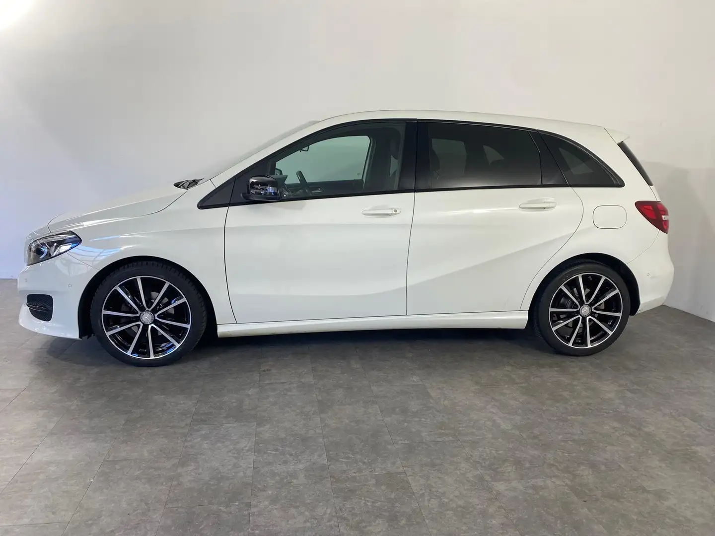 Mercedes-Benz Sonstige B-Klasse B 180 CDI d Urban LED*AHK*SITZHEIZUNG ... Weiß - 2