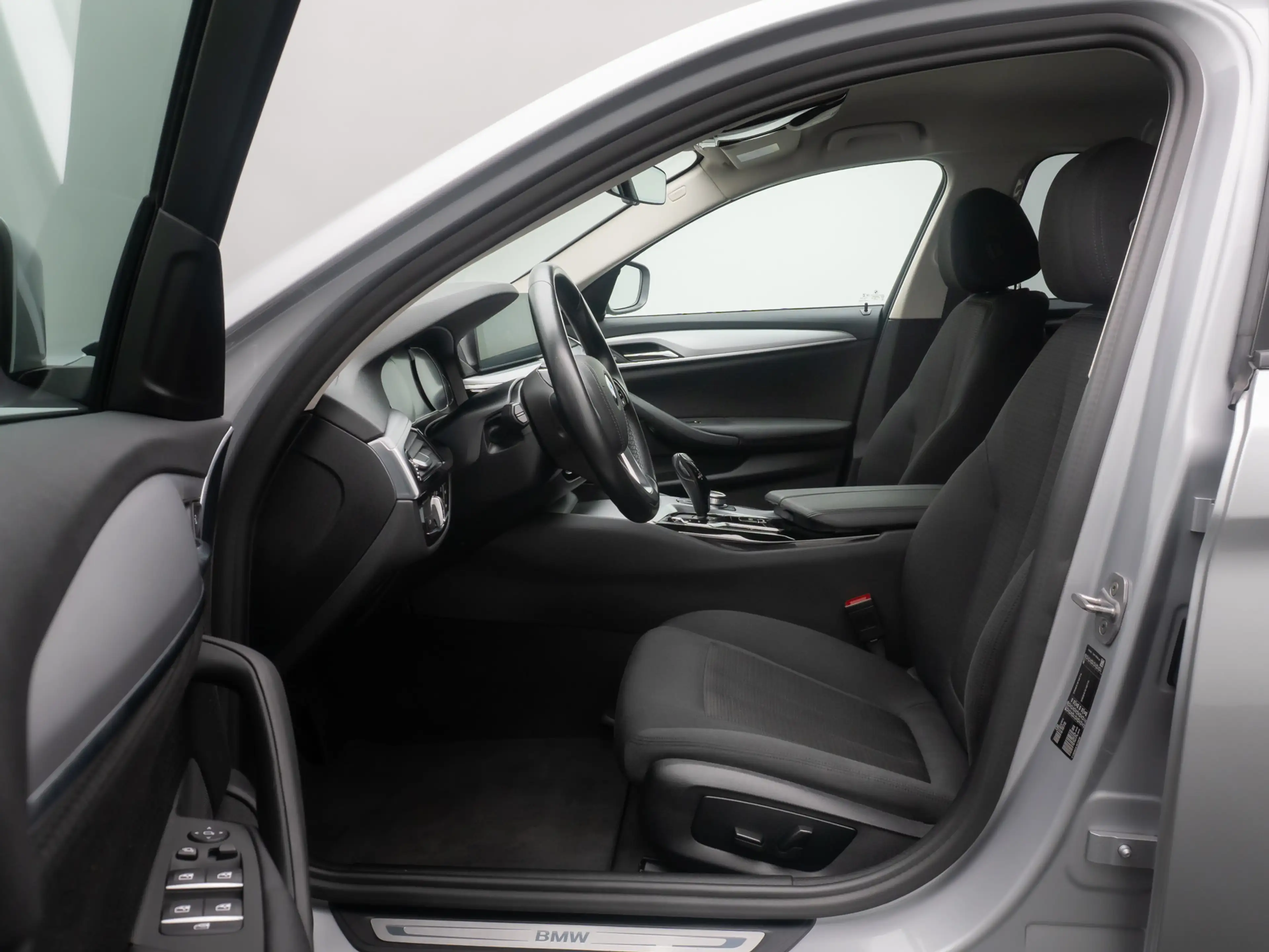 BMW 520 Kamera DAB 4xKlima Alarm GeschwindigReg — photo 20