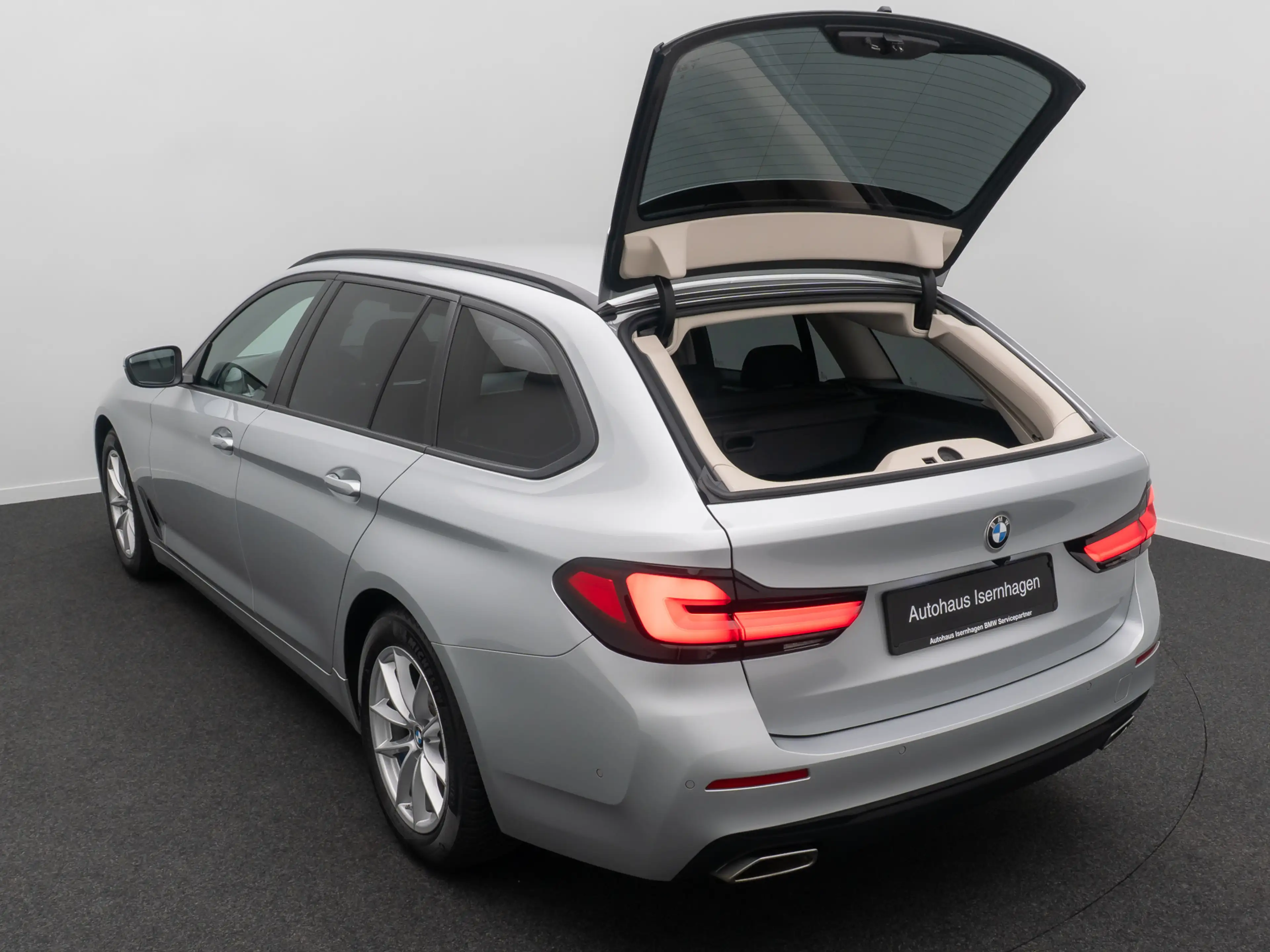 BMW 520 Kamera DAB 4xKlima Alarm GeschwindigReg — photo 13