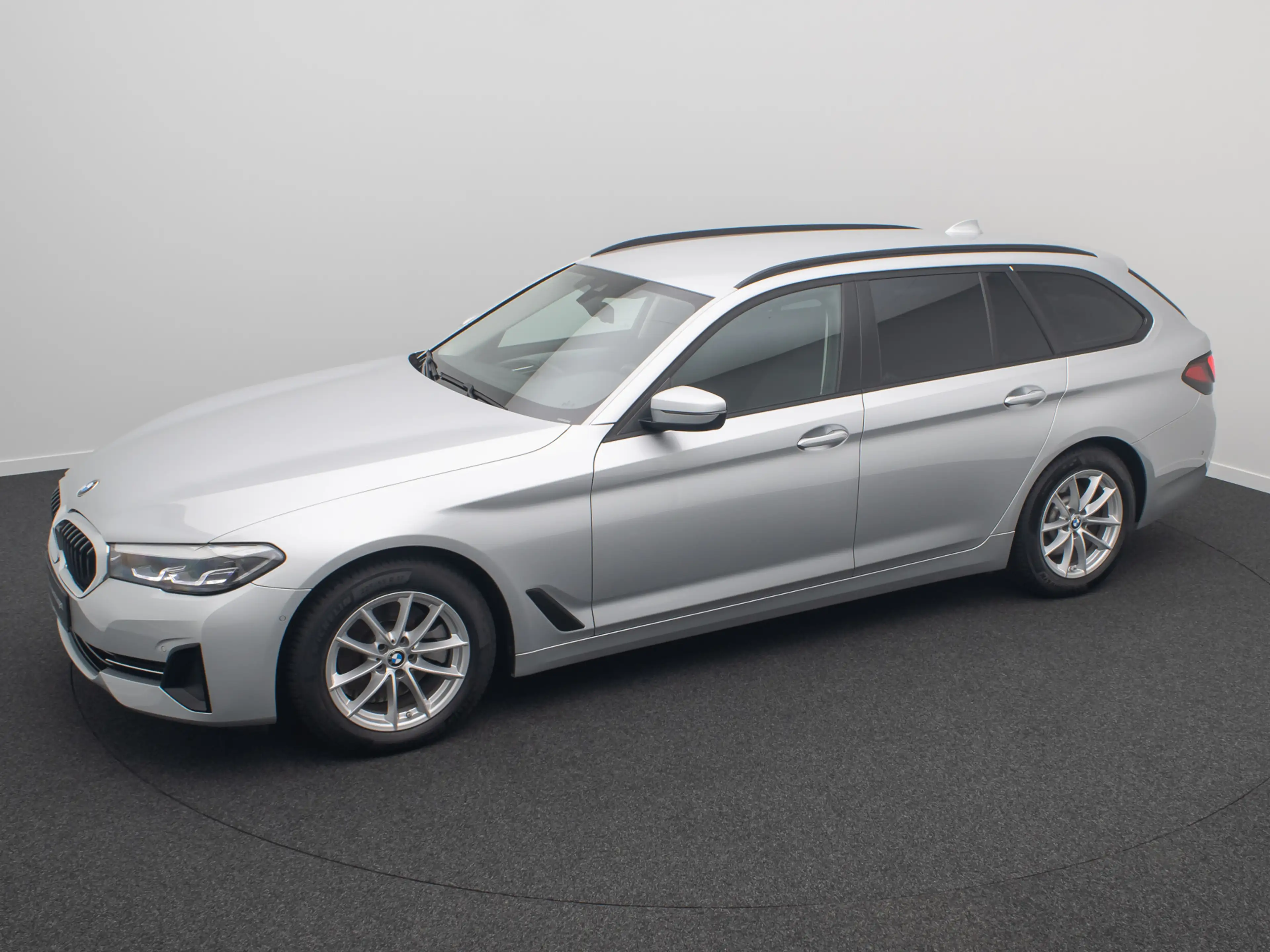 BMW 520 Kamera DAB 4xKlima Alarm GeschwindigReg — photo 12