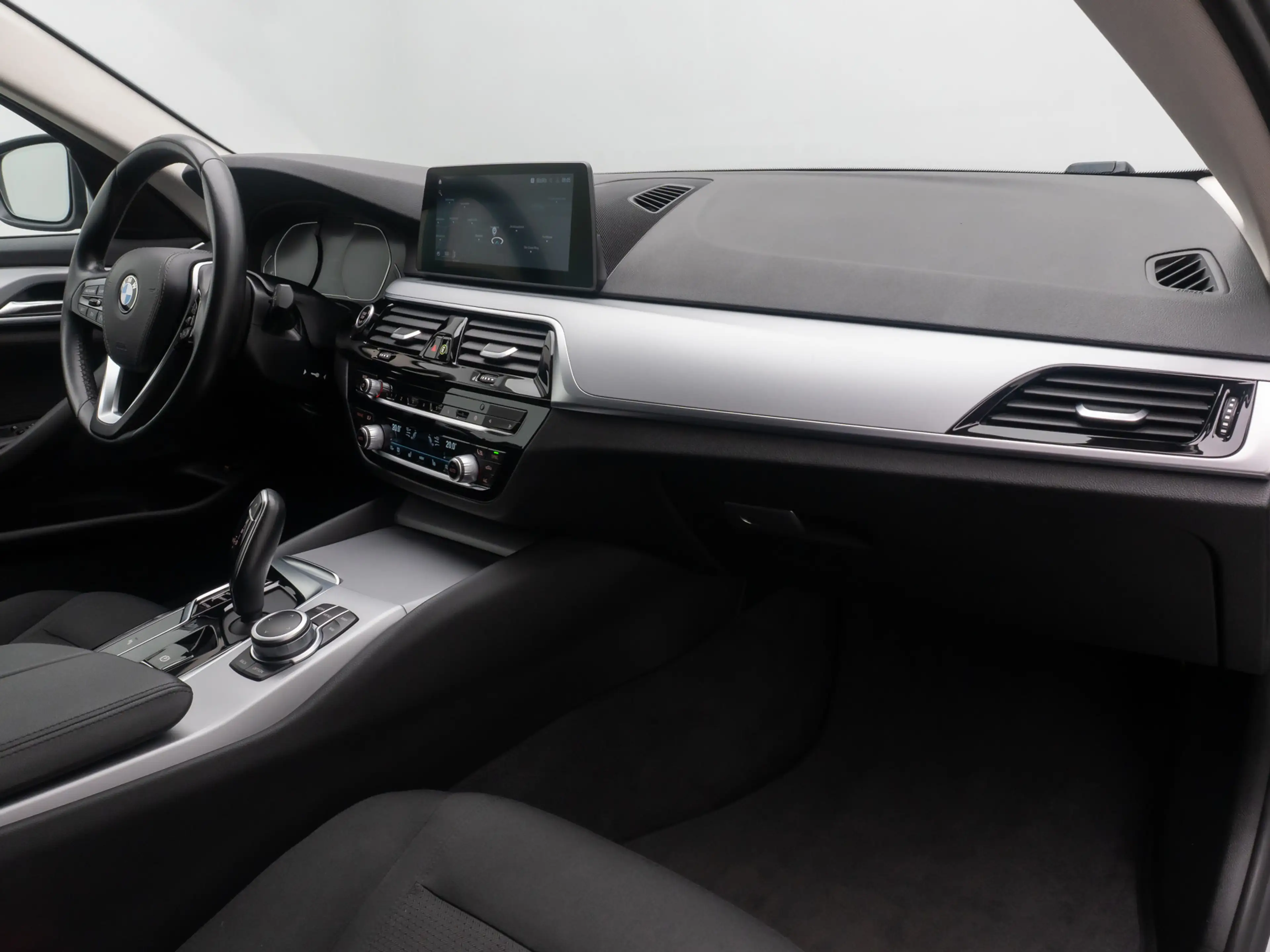 BMW 520 Kamera DAB 4xKlima Alarm GeschwindigReg — photo 24
