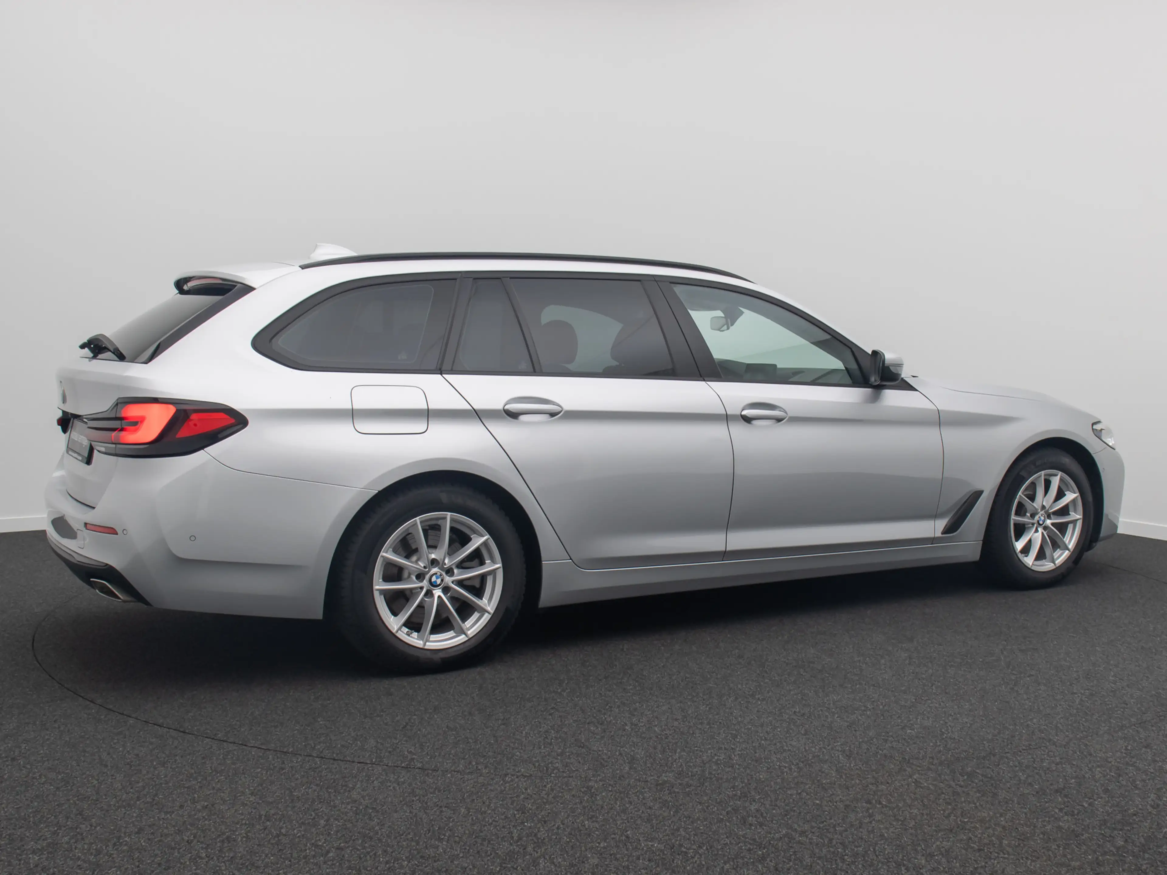 BMW 520 Kamera DAB 4xKlima Alarm GeschwindigReg — photo 6