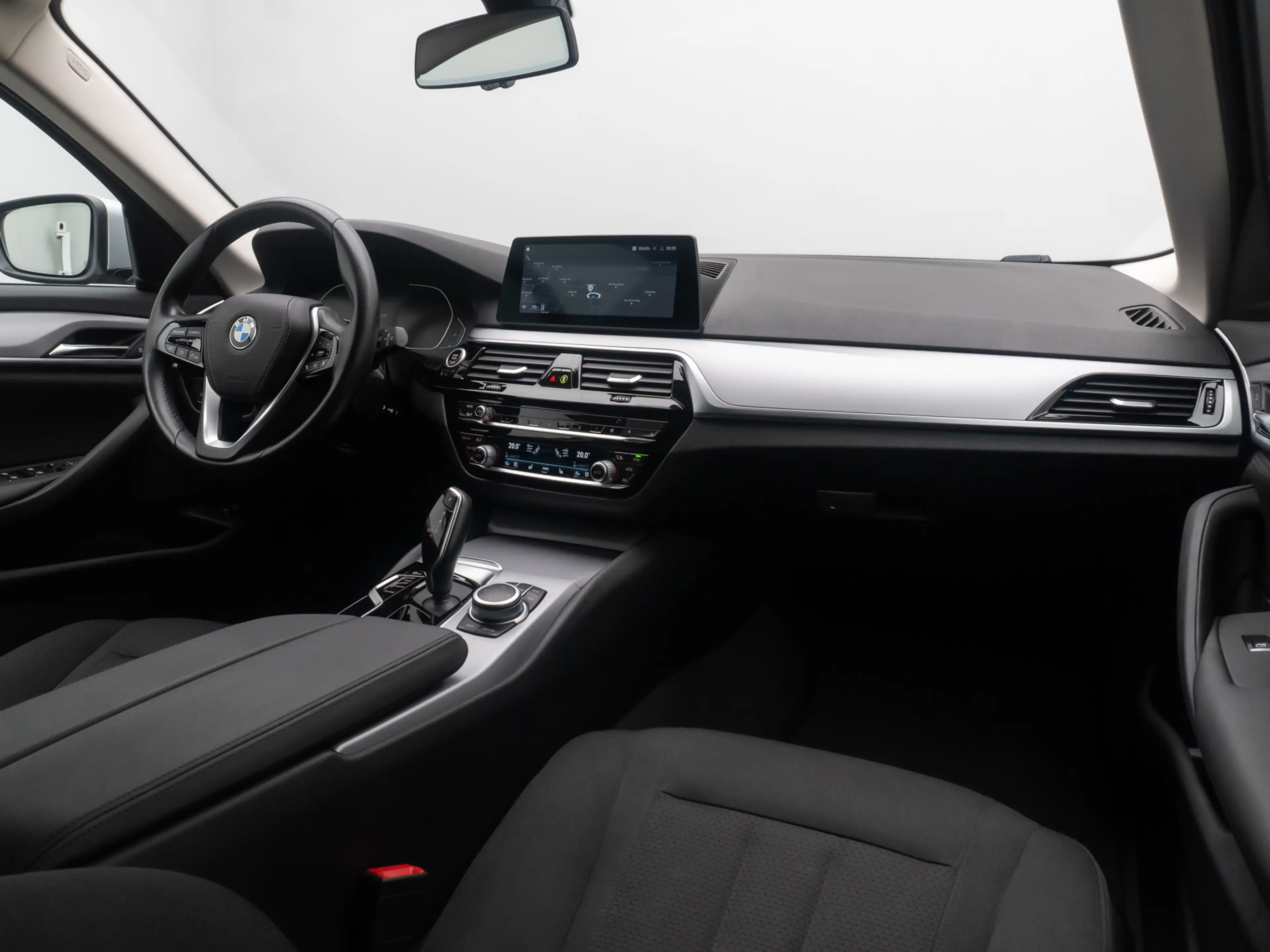 BMW 520 Kamera DAB 4xKlima Alarm GeschwindigReg — photo 40