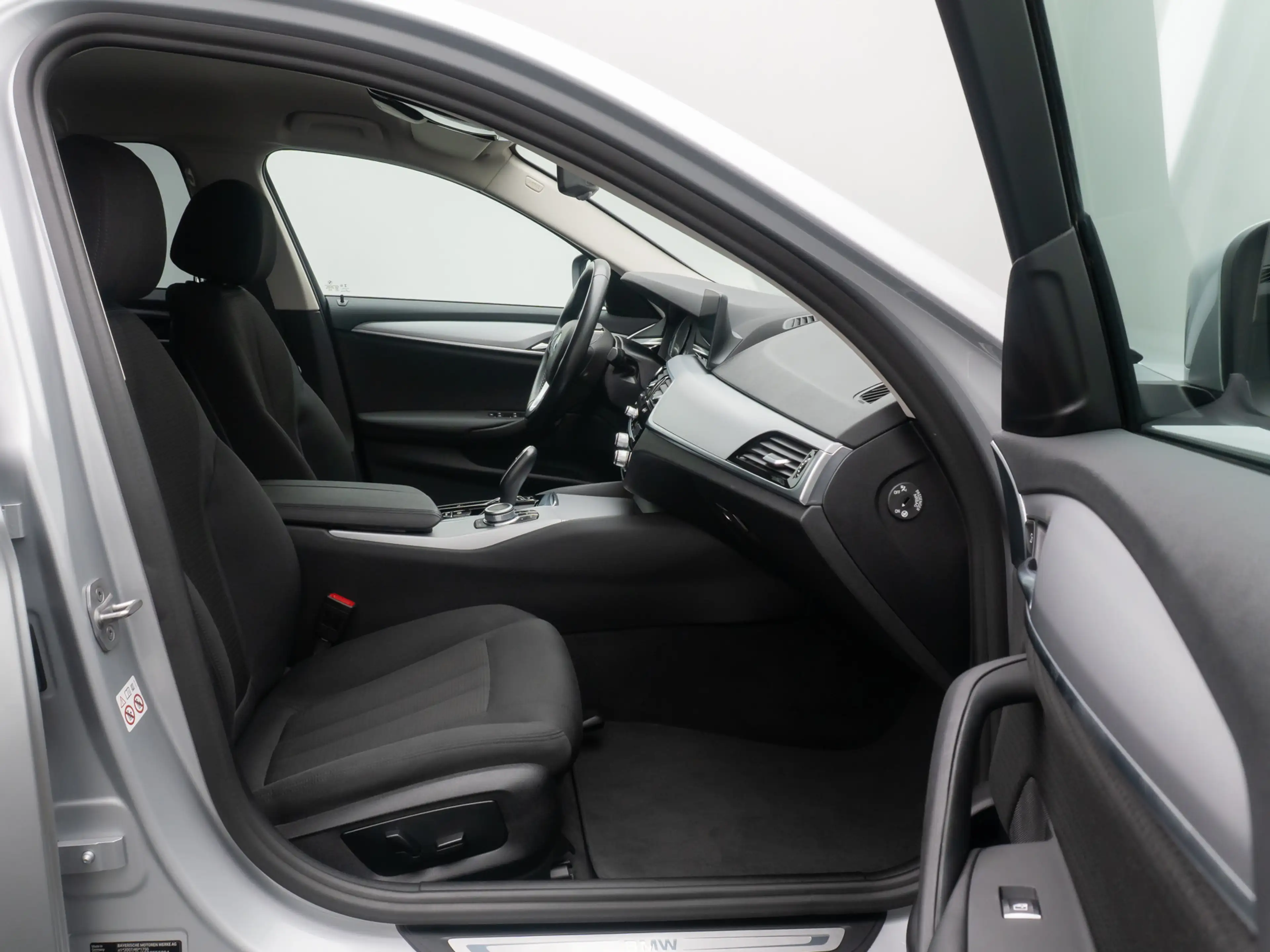 BMW 520 Kamera DAB 4xKlima Alarm GeschwindigReg — photo 25