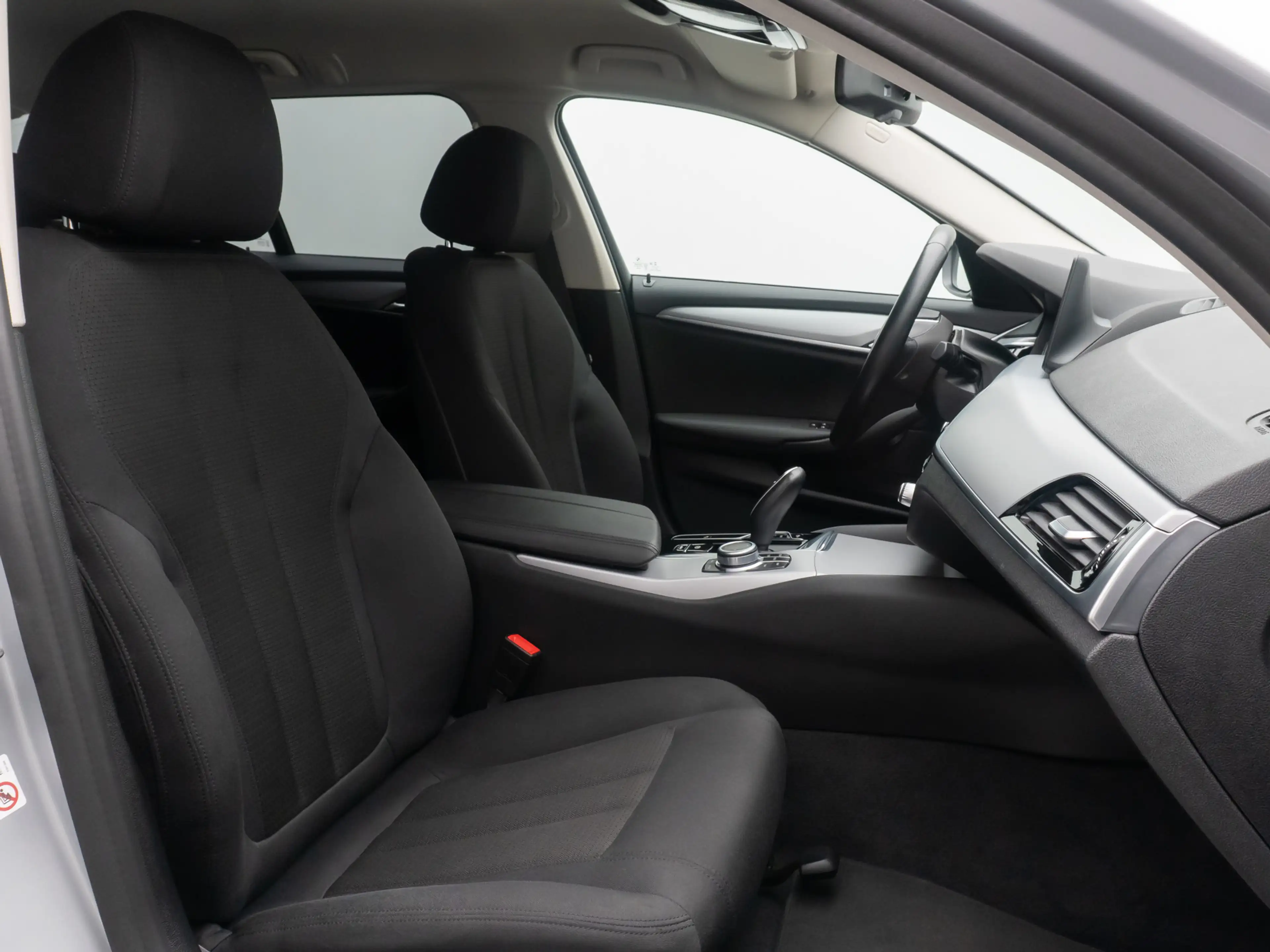 BMW 520 Kamera DAB 4xKlima Alarm GeschwindigReg — photo 36