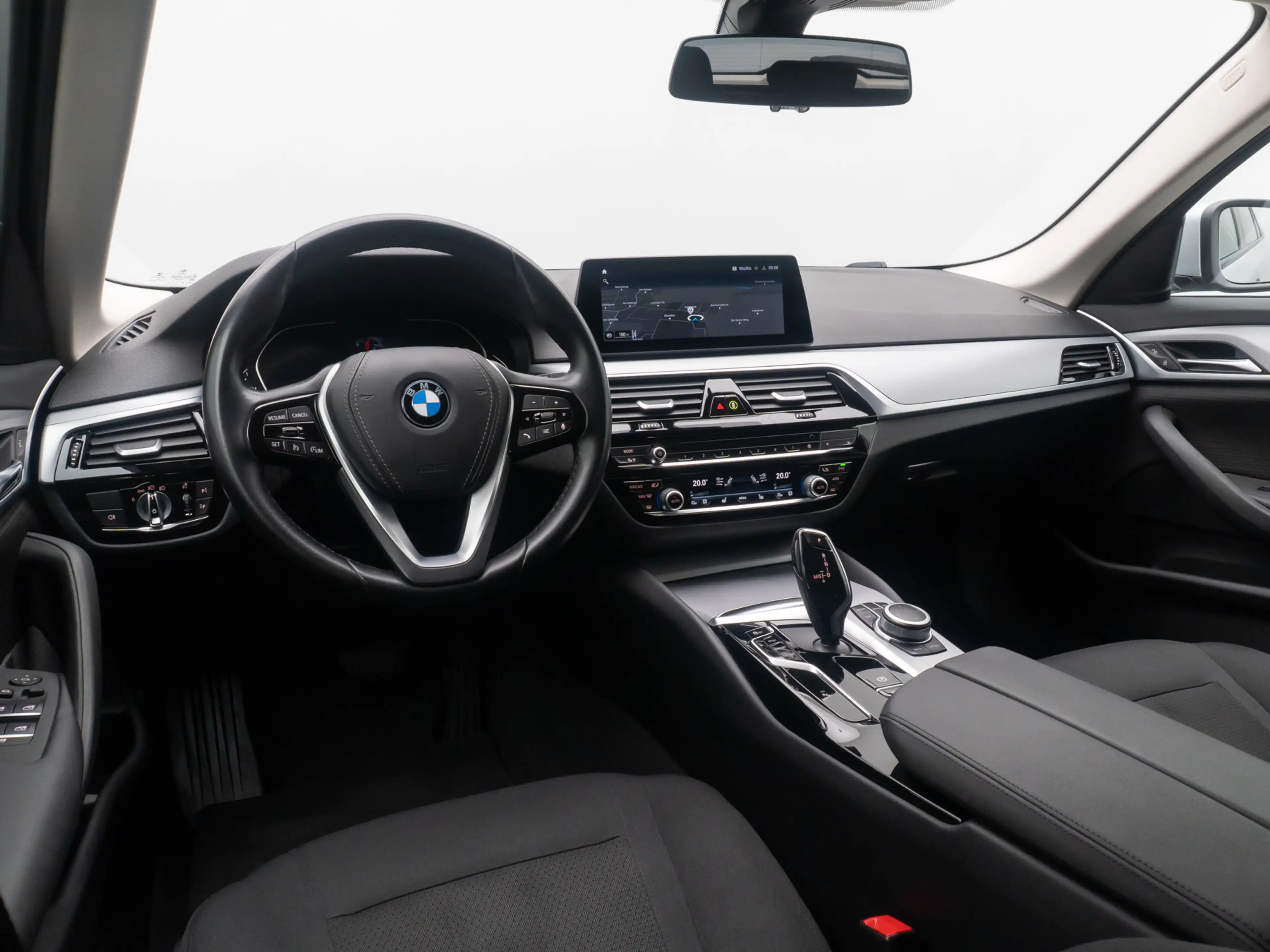 BMW 520 Kamera DAB 4xKlima Alarm GeschwindigReg — photo 38