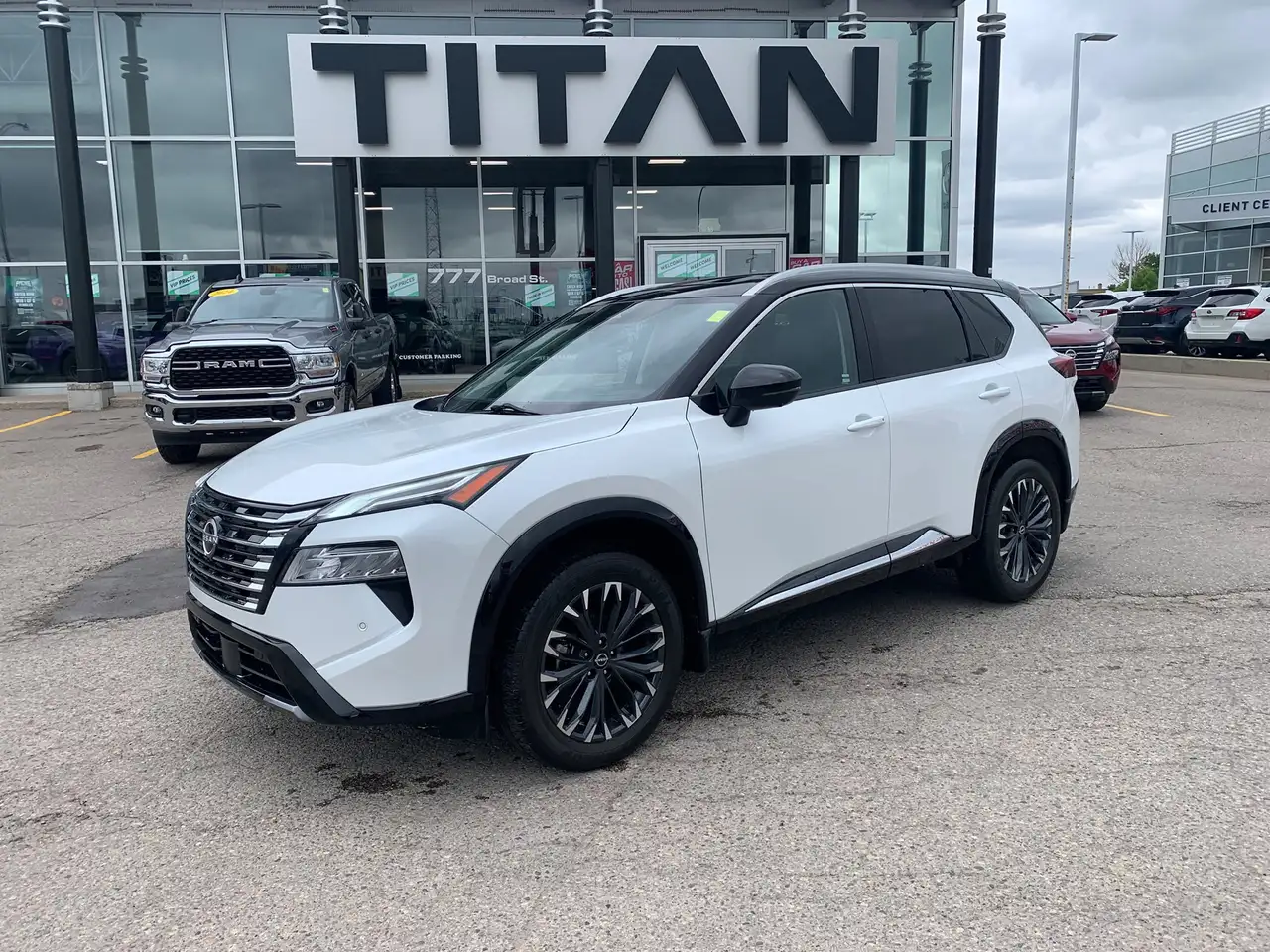 Nissan Rogue снимка Nissan Rogue