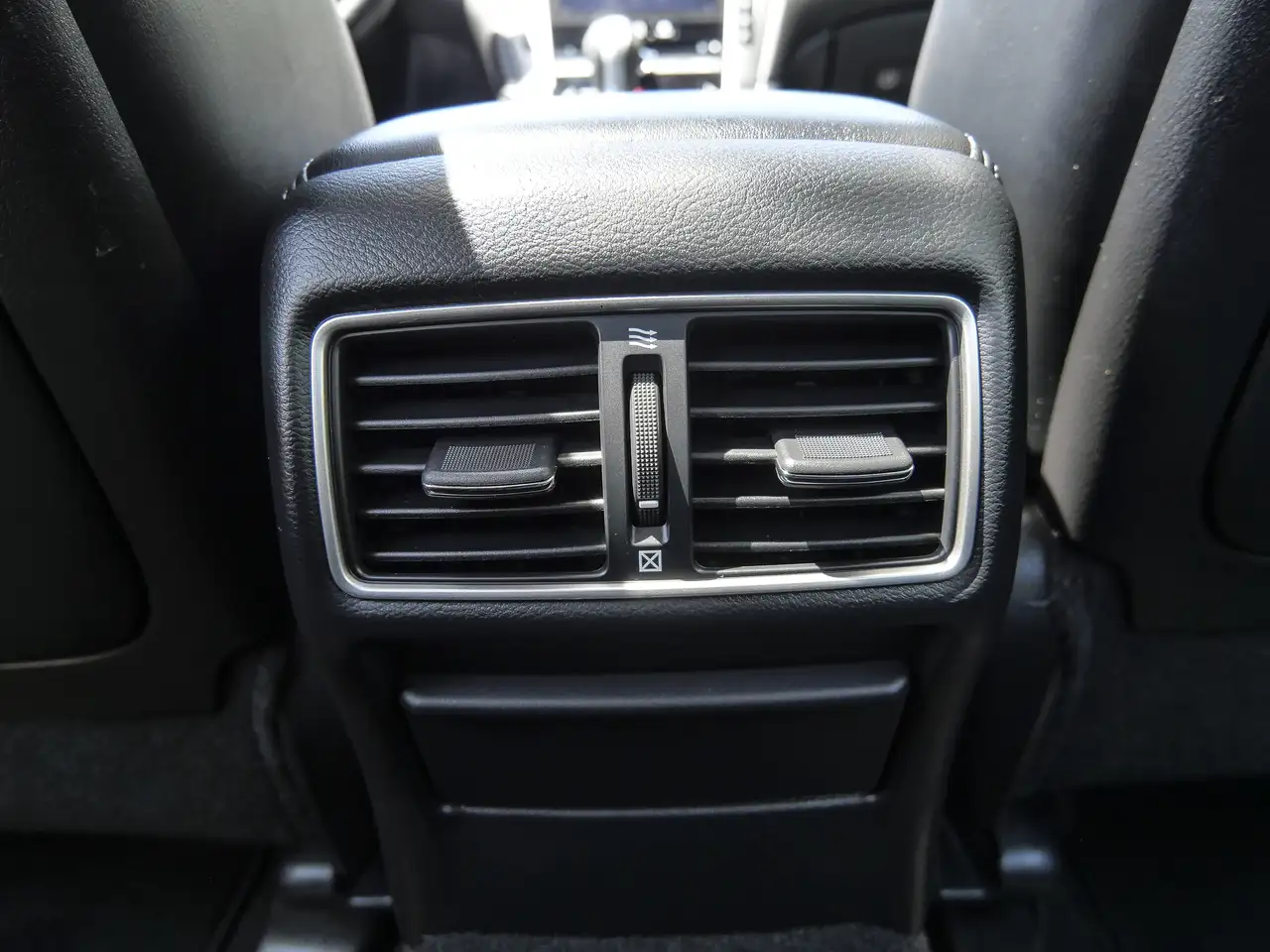 Infiniti Q50 снимка Infiniti Q50