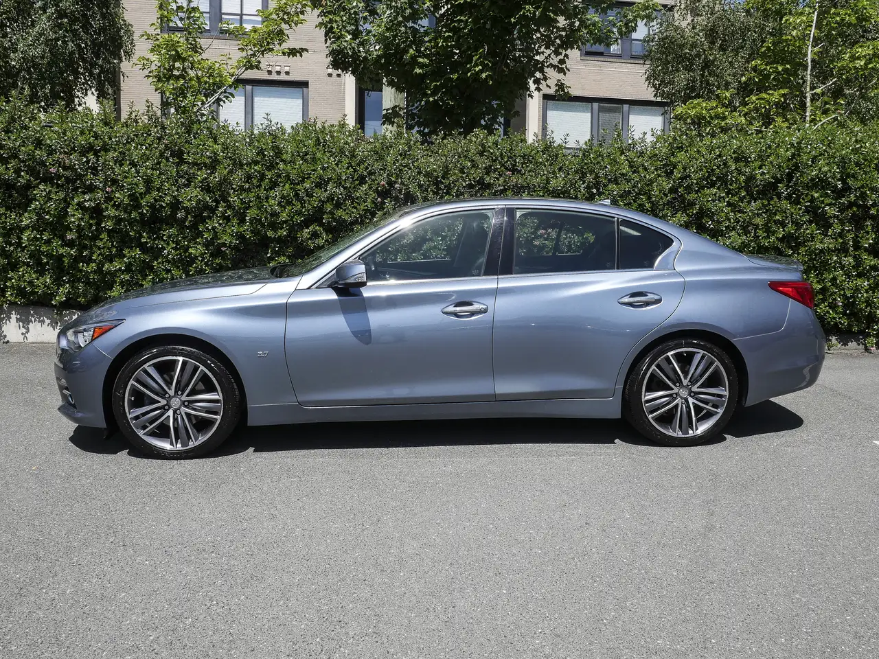 Infiniti Q50 снимка Infiniti Q50