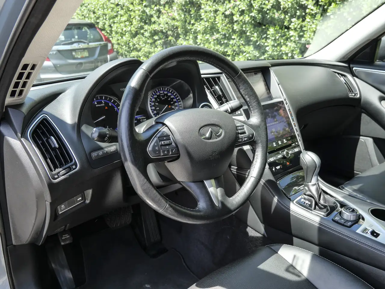 Infiniti Q50 снимка Infiniti Q50
