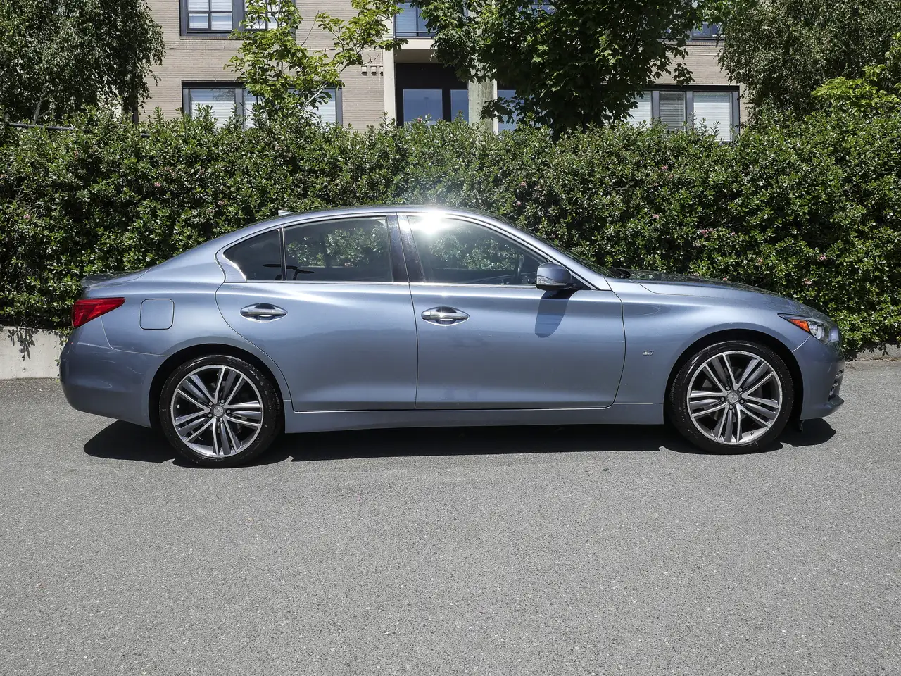 Infiniti Q50 снимка Infiniti Q50