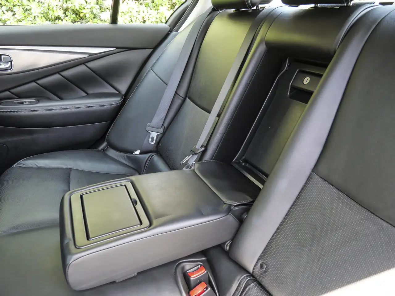 Infiniti Q50 снимка Infiniti Q50