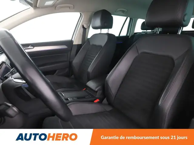 Volkswagen Passat view 10