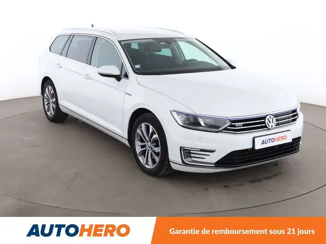 Volkswagen Passat view 8