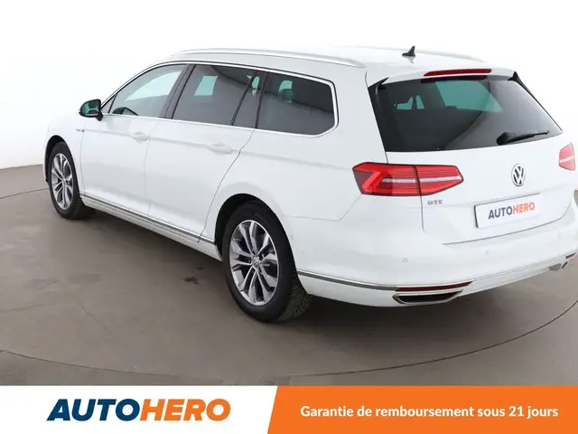 Volkswagen Passat view 4