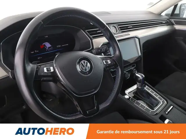 Volkswagen Passat view 11