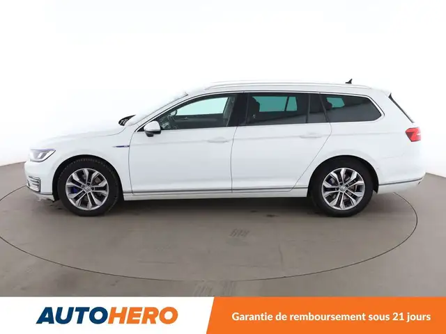 Volkswagen Passat view 3
