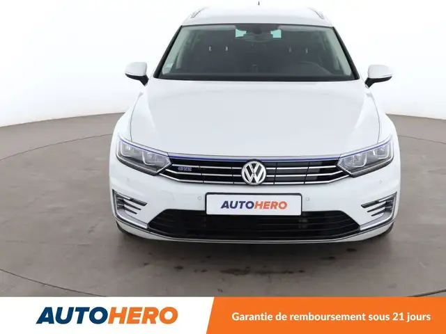 Volkswagen Passat view 9
