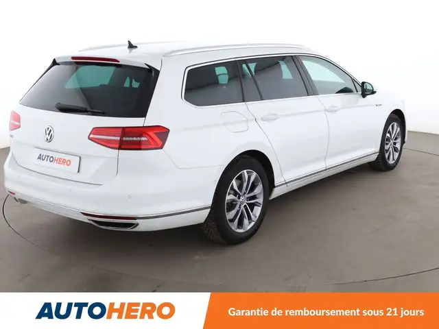 Volkswagen Passat view 6