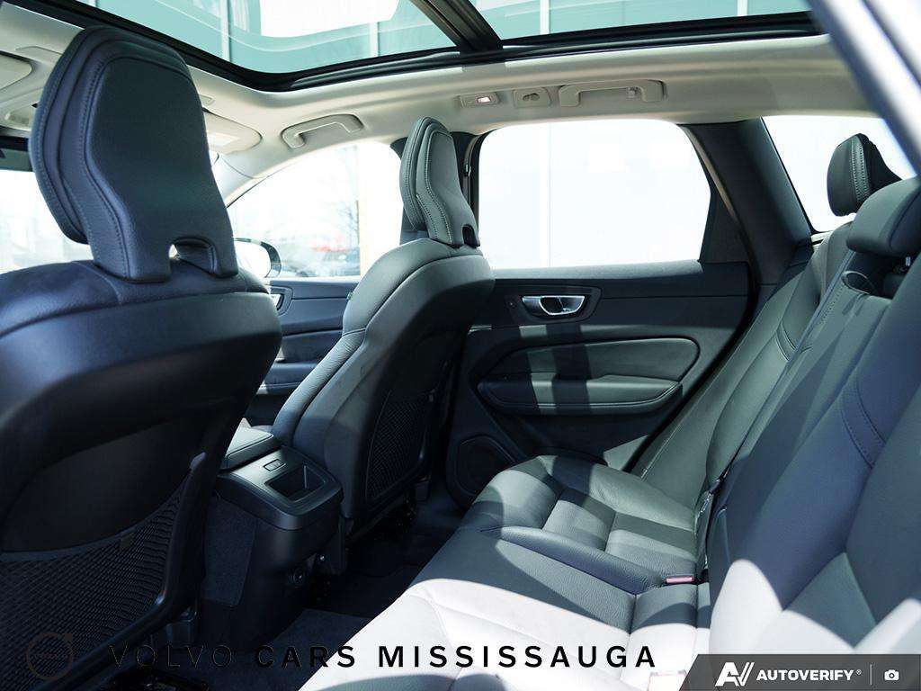 2025 Volvo XC60 B5 Plus Ex-Rental Special thumb 24