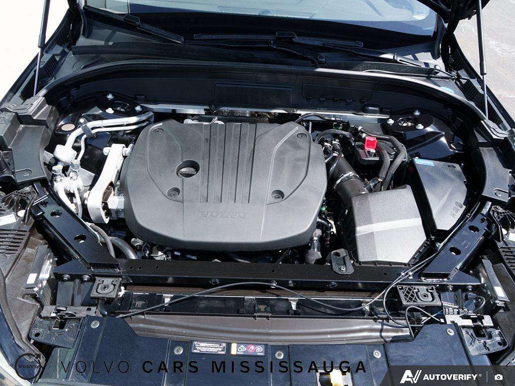 2025 Volvo XC60 B5 Plus Ex-Rental Special thumb 8