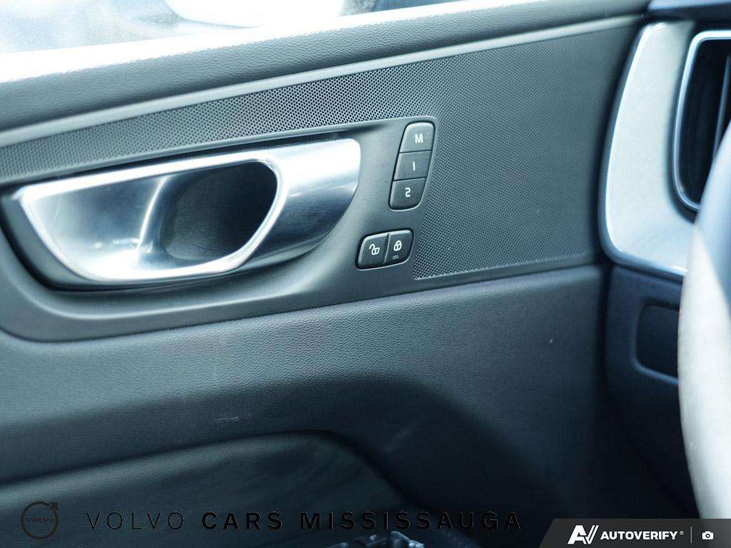 2025 Volvo XC60 B5 Plus Ex-Rental Special thumb 17