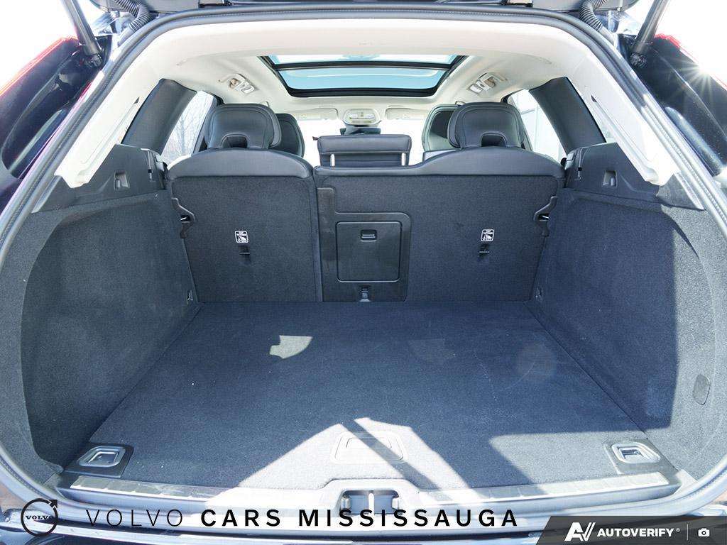 2025 Volvo XC60 B5 Plus Ex-Rental Special thumb 11