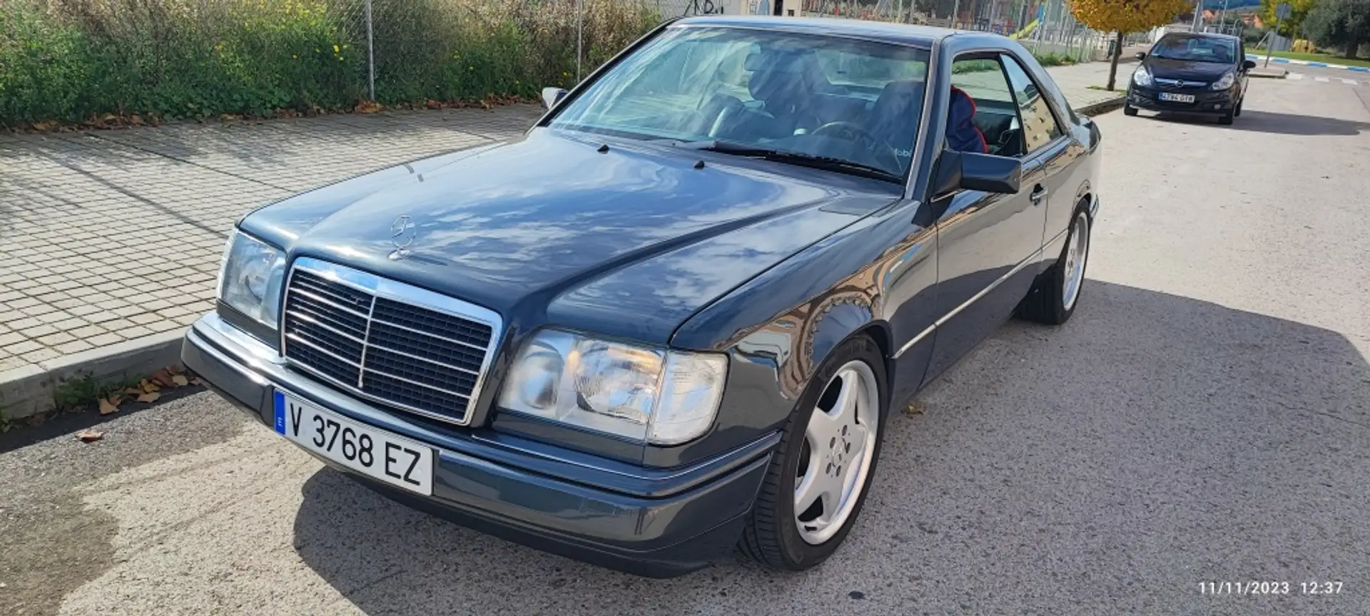 Mercedes-Benz E 320 Coupé Gris - 1
