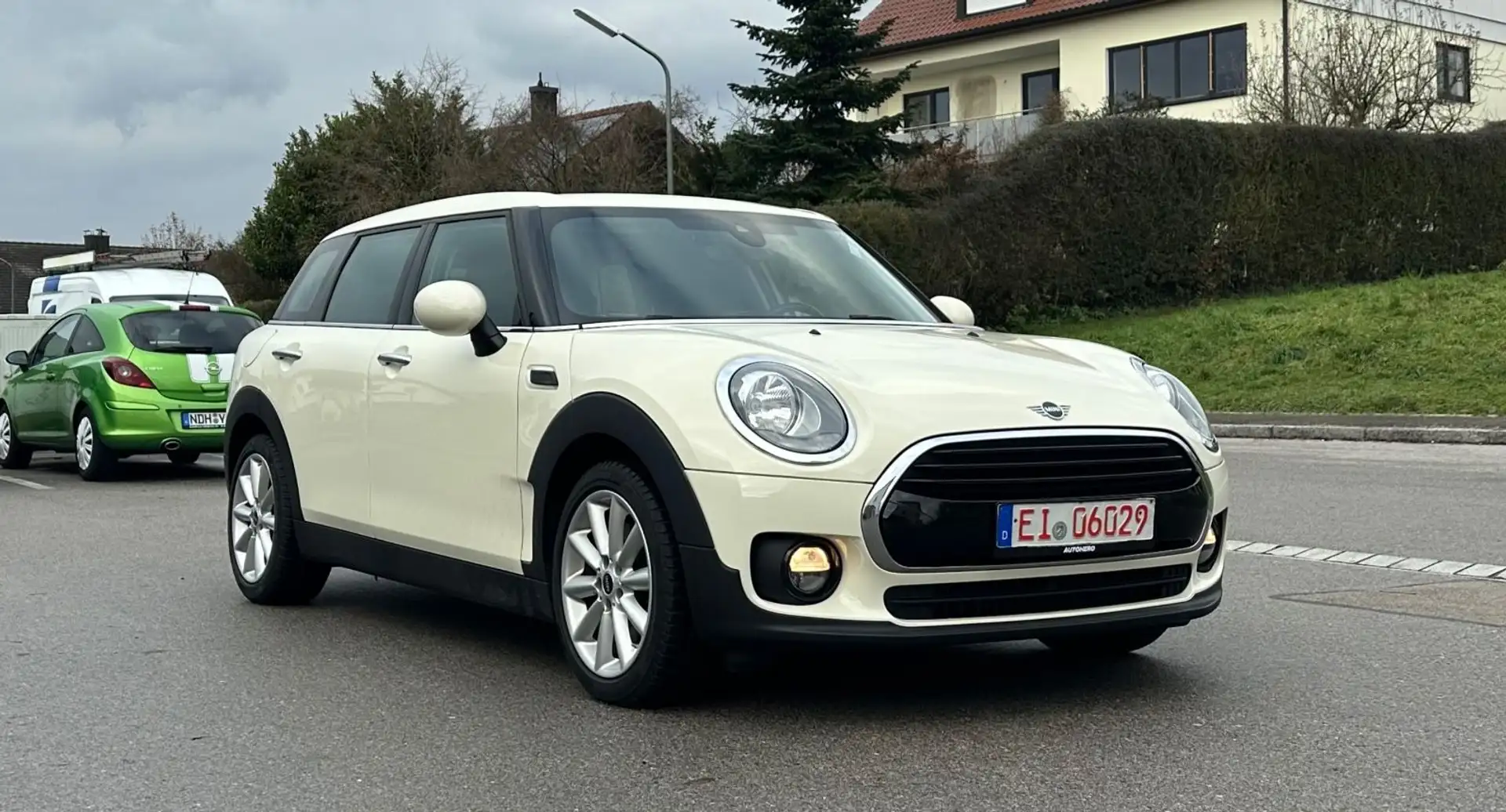 MINI Cooper D Clubman ClubmanAutom-PDC-NAVI-SZH-AppleCarPlay-Unfallfre Білий - 1