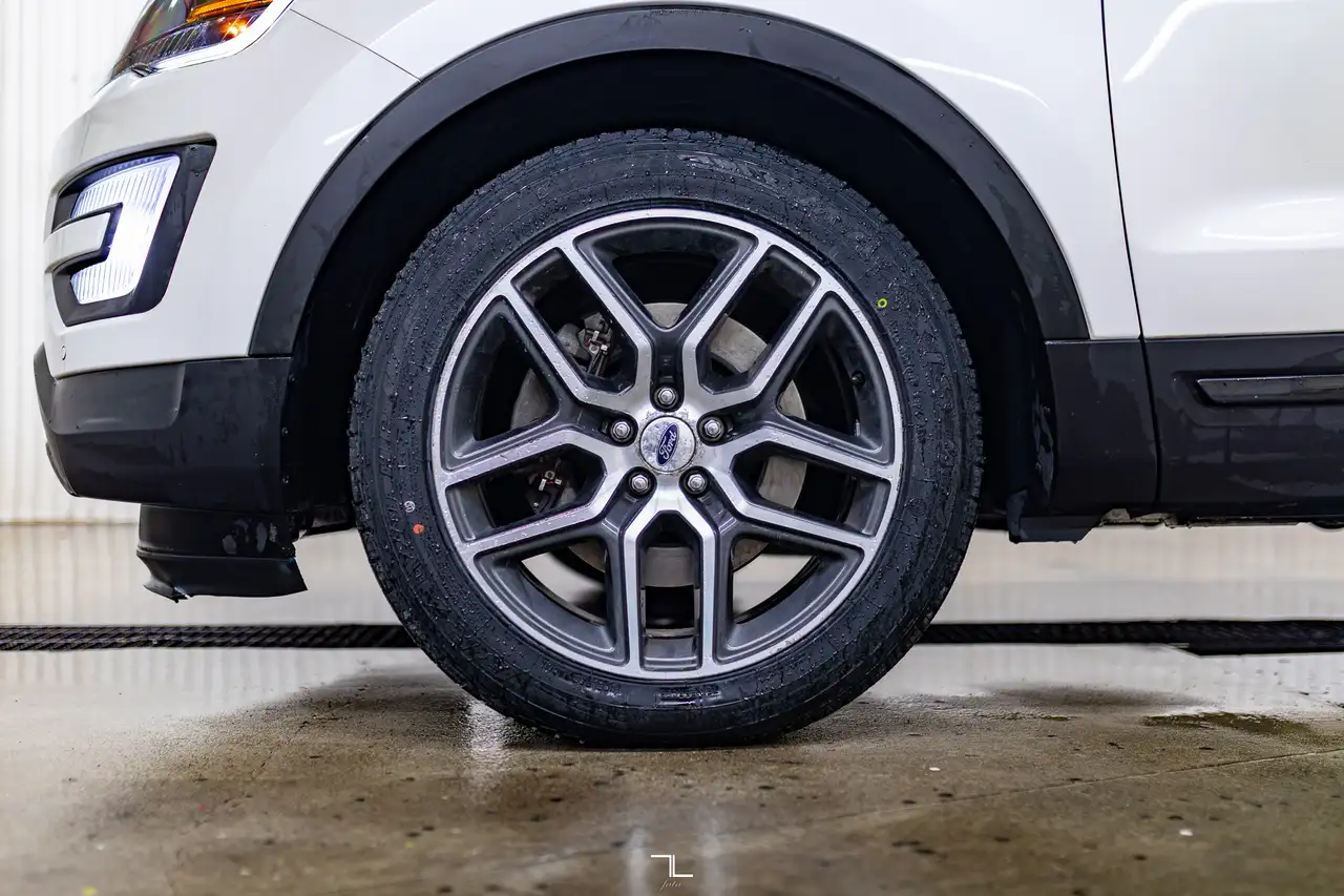 Ford Explorer снимка Ford Explorer