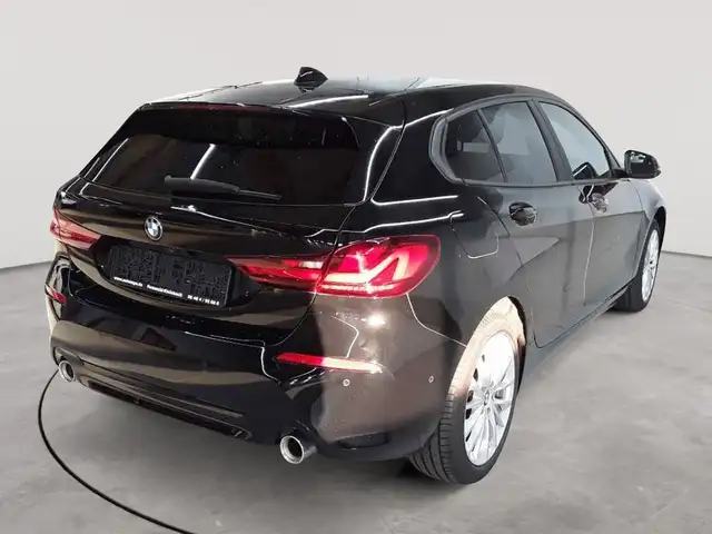 BMW 1 Series view 4