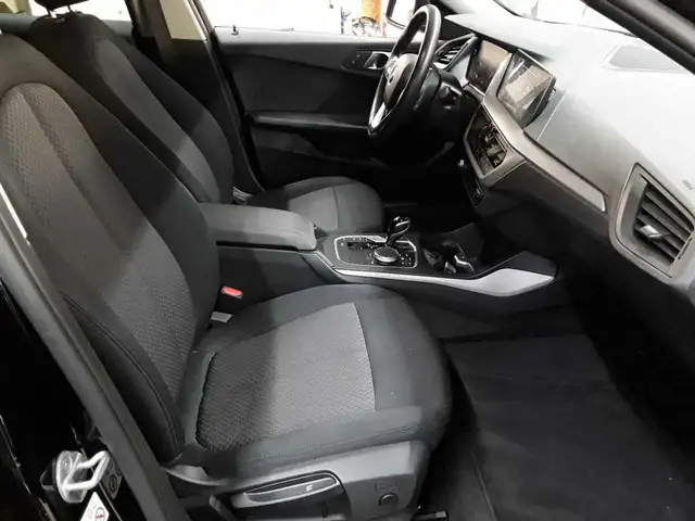 BMW 1 Series view 8