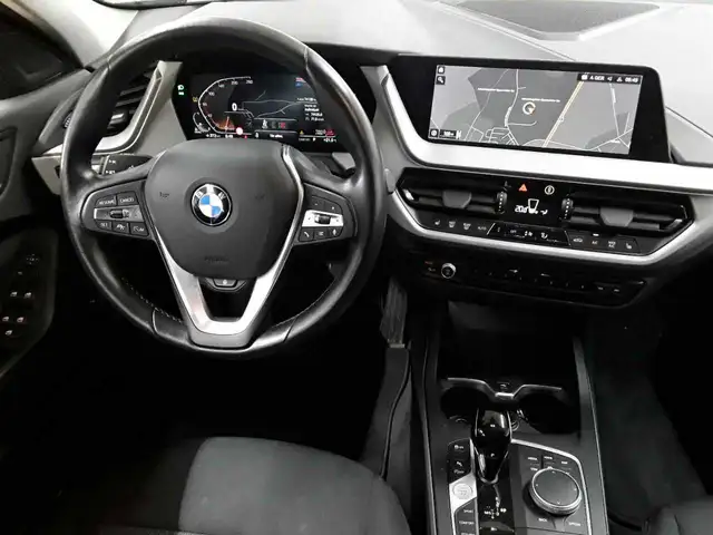 BMW 1 Series view 10