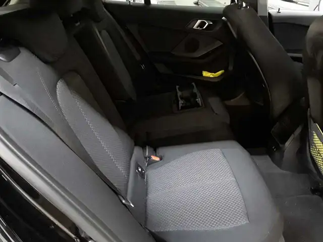 BMW 1 Series view 14