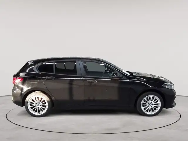 BMW 1 Series view 3