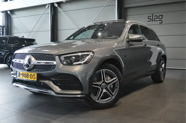 Mercedes-Benz GLC 300 300e 4MATIC AMG Head Up pano leer trekhaak 19 inch