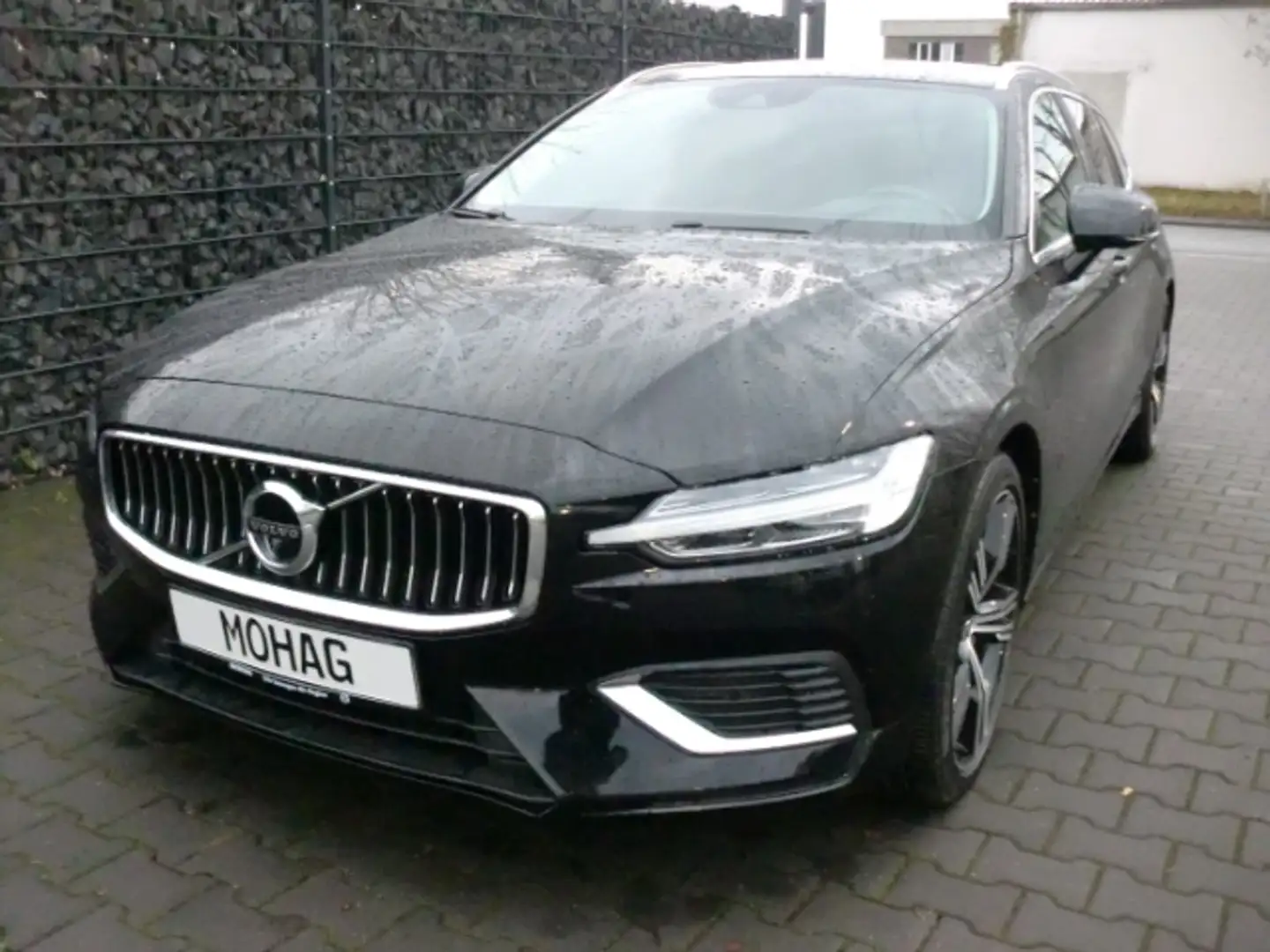 Volvo V60 Kombi Recharge Plug-In Hybrid AWD T6 Twin Engine E Schwarz - 1