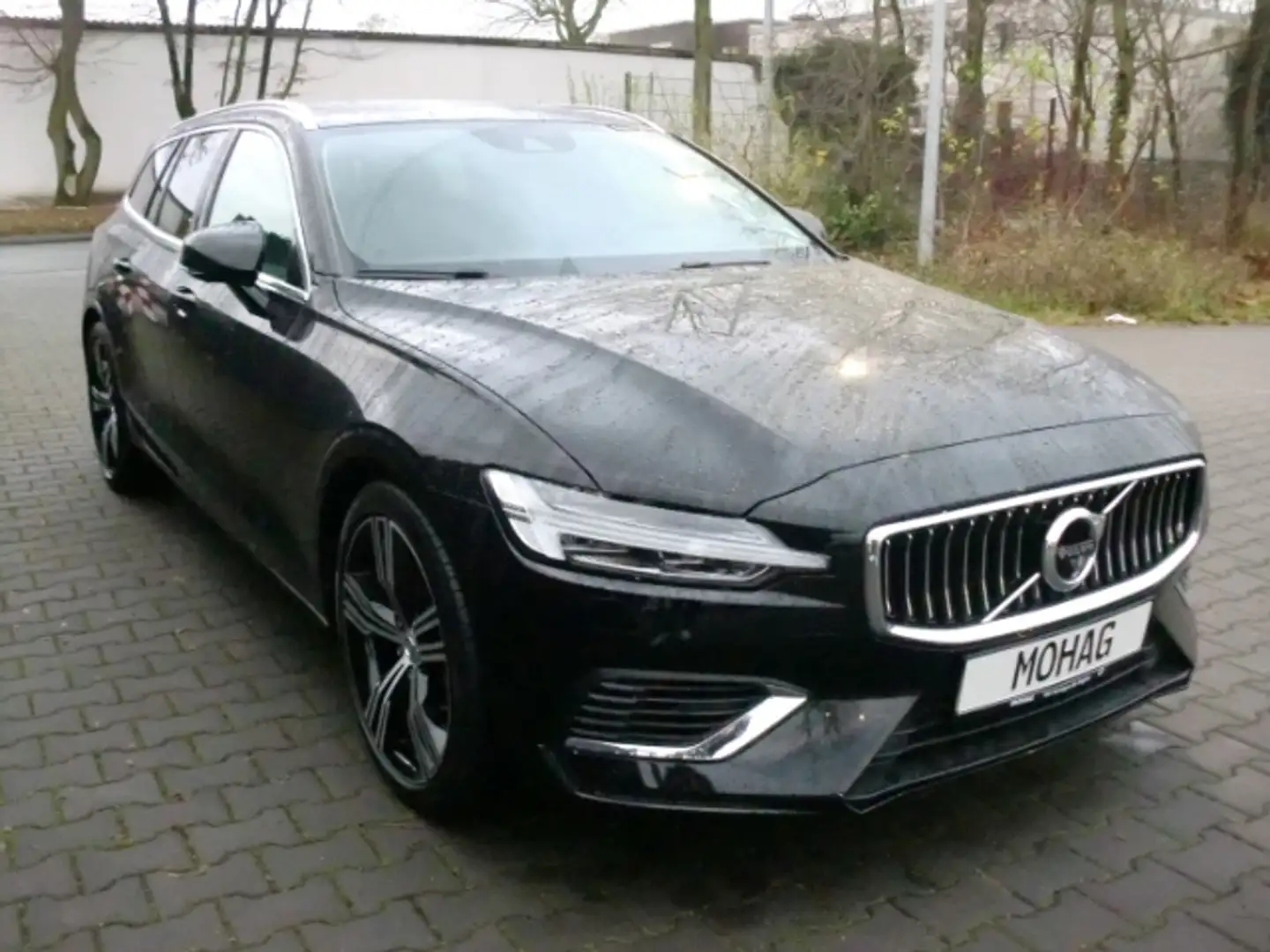 Volvo V60 Kombi Recharge Plug-In Hybrid AWD T6 Twin Engine E Schwarz - 2