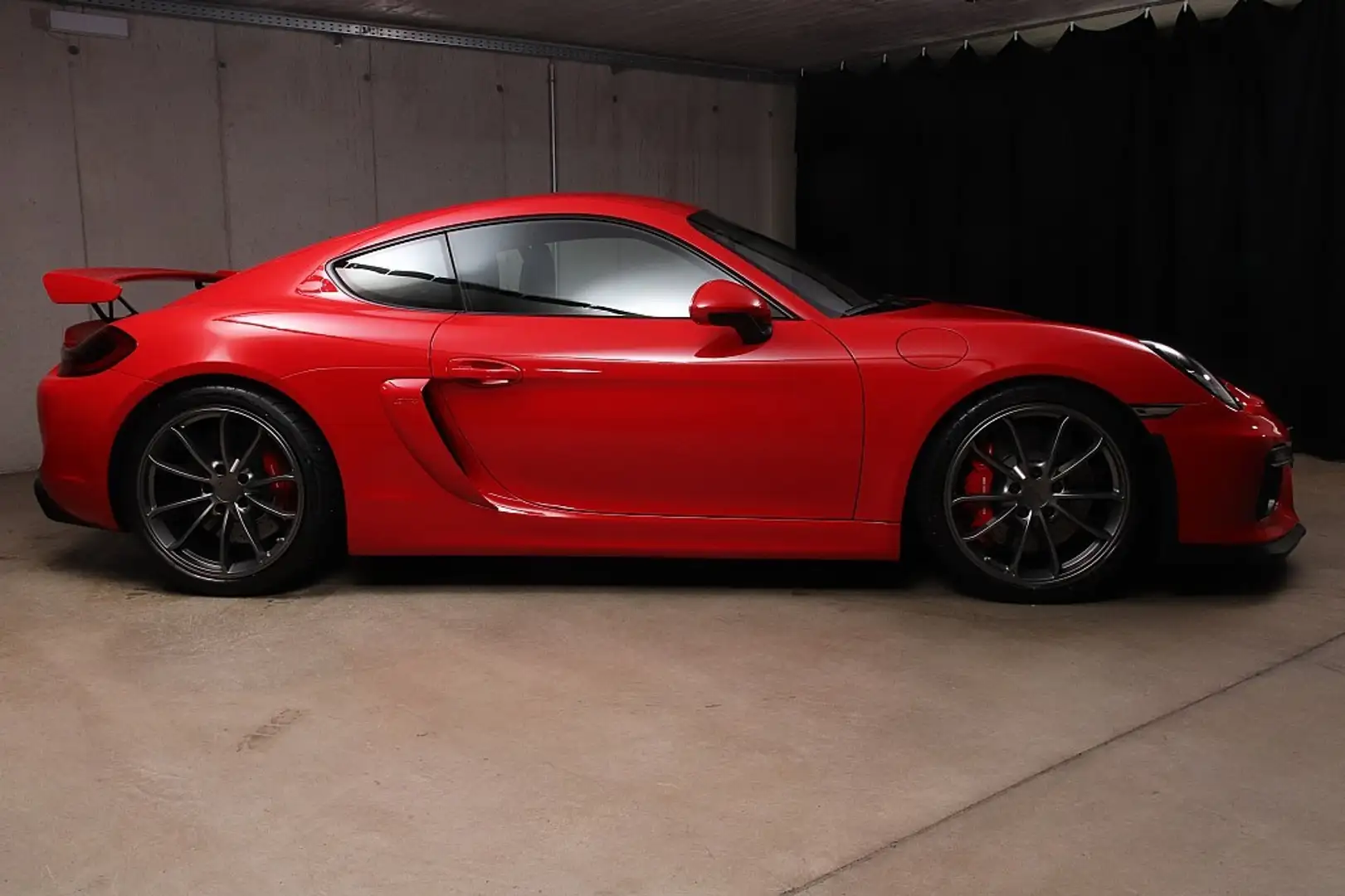 Porsche Cayman GT4 - 2