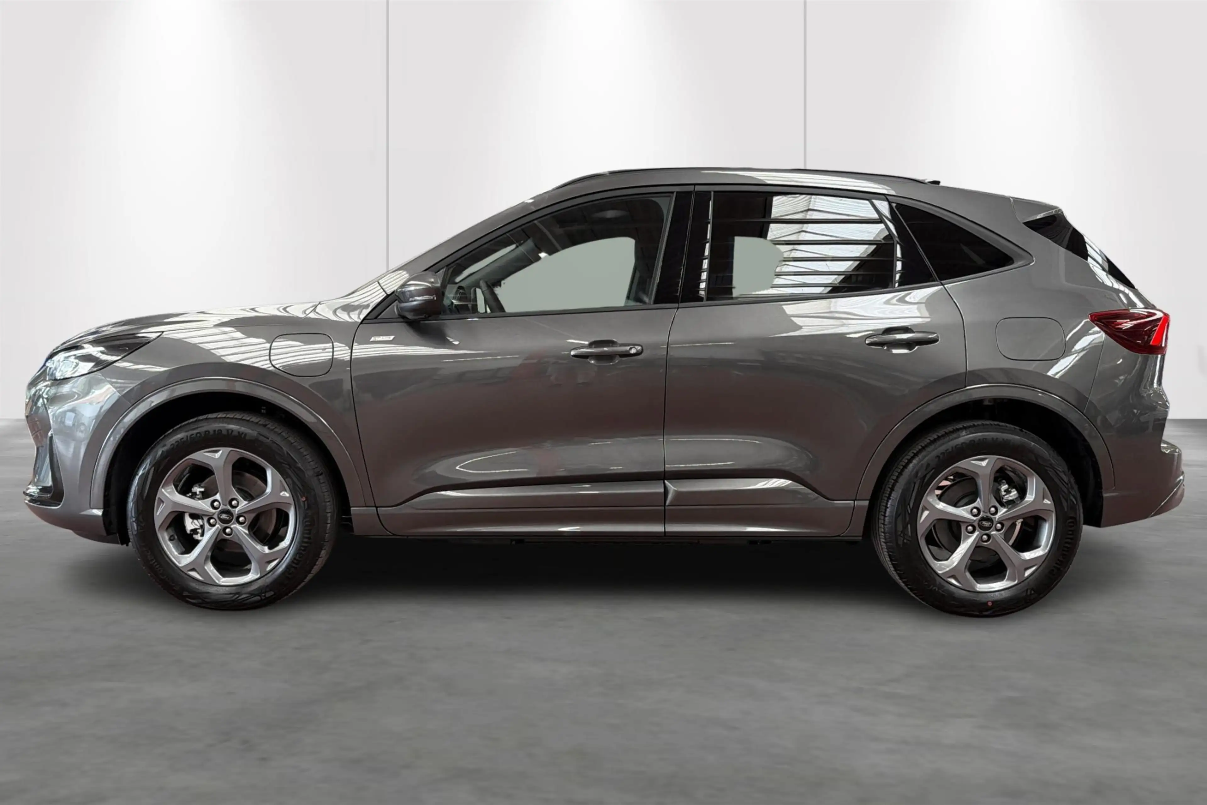 Ford Kuga 2.5i PHEV Aut. 178kW ST-Line — photo 2