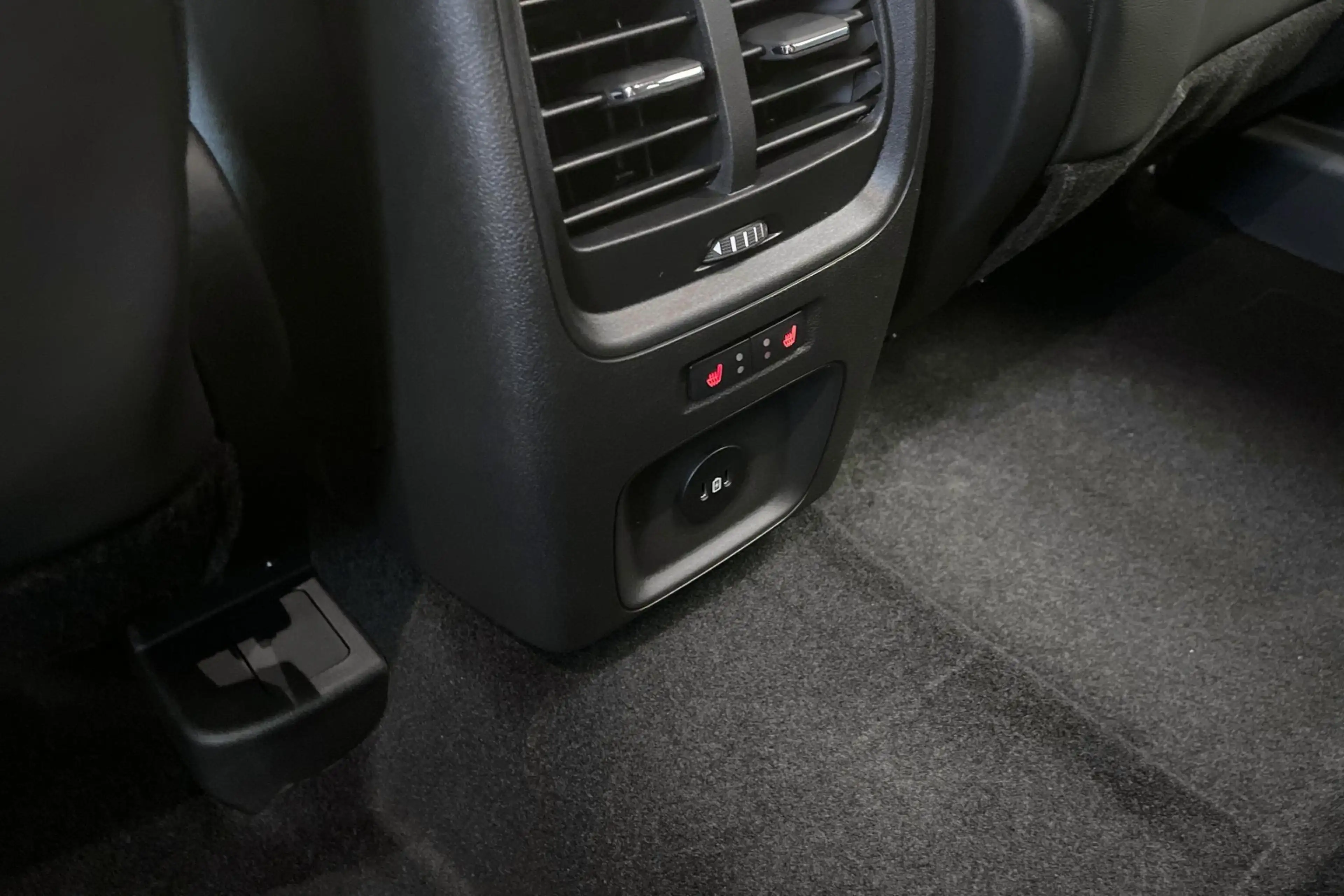 Ford Kuga 2.5i PHEV Aut. 178kW ST-Line — photo 11