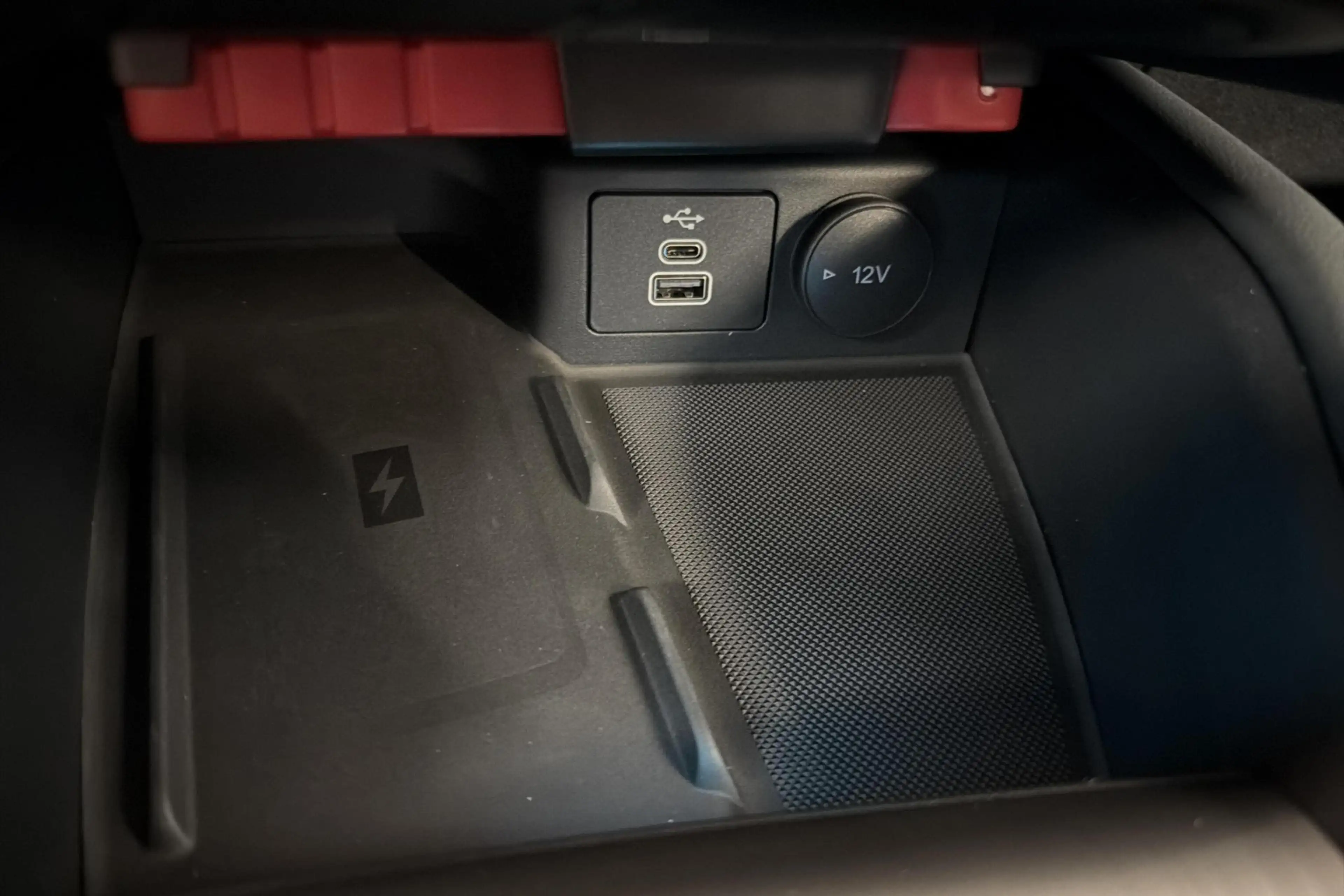 Ford Kuga 2.5i PHEV Aut. 178kW ST-Line — photo 13