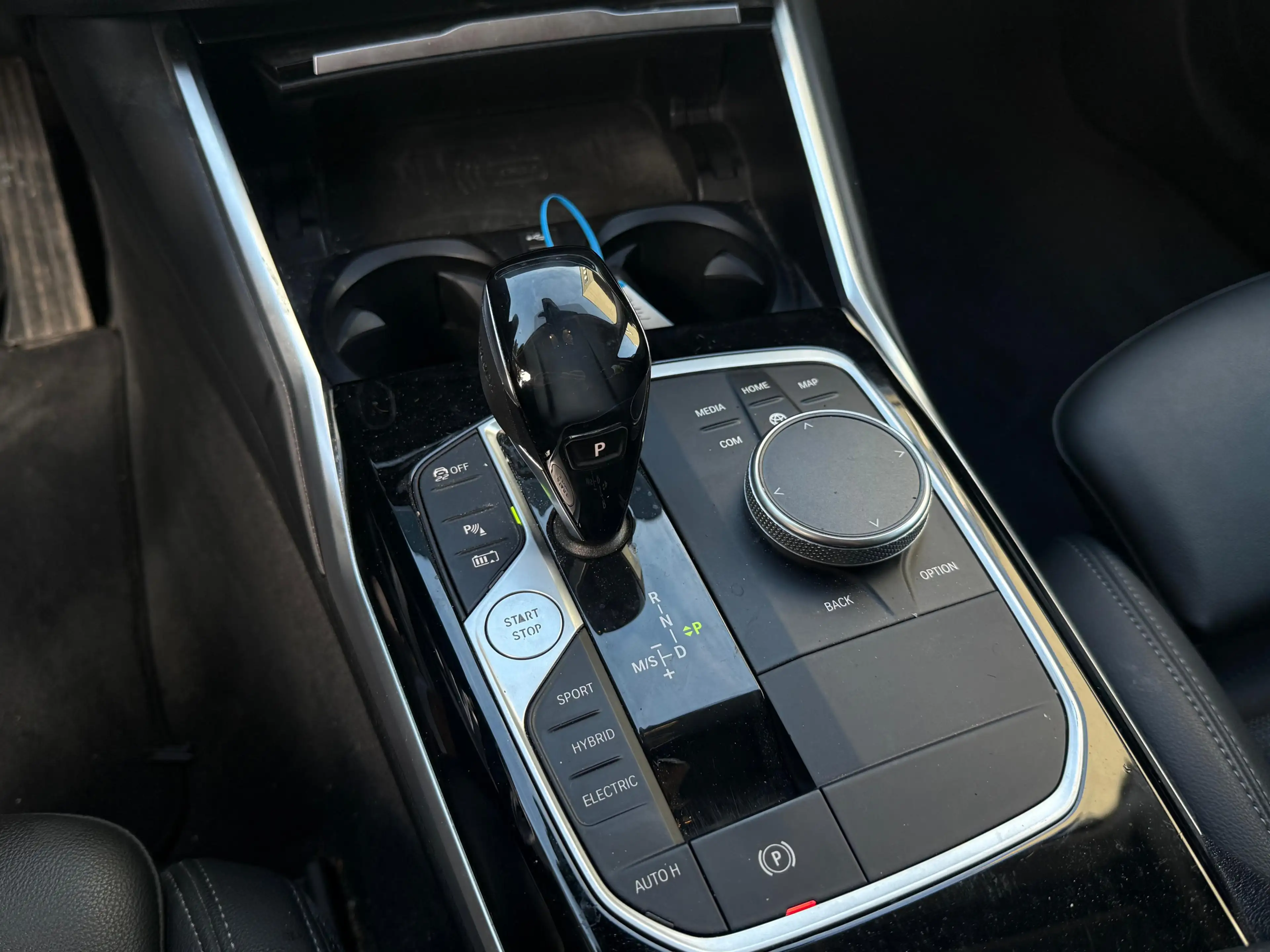 BMW 330 e Sport Line Aut NAV+SHZ+AHK+KAM+AMBI+LIFE+M — photo 12