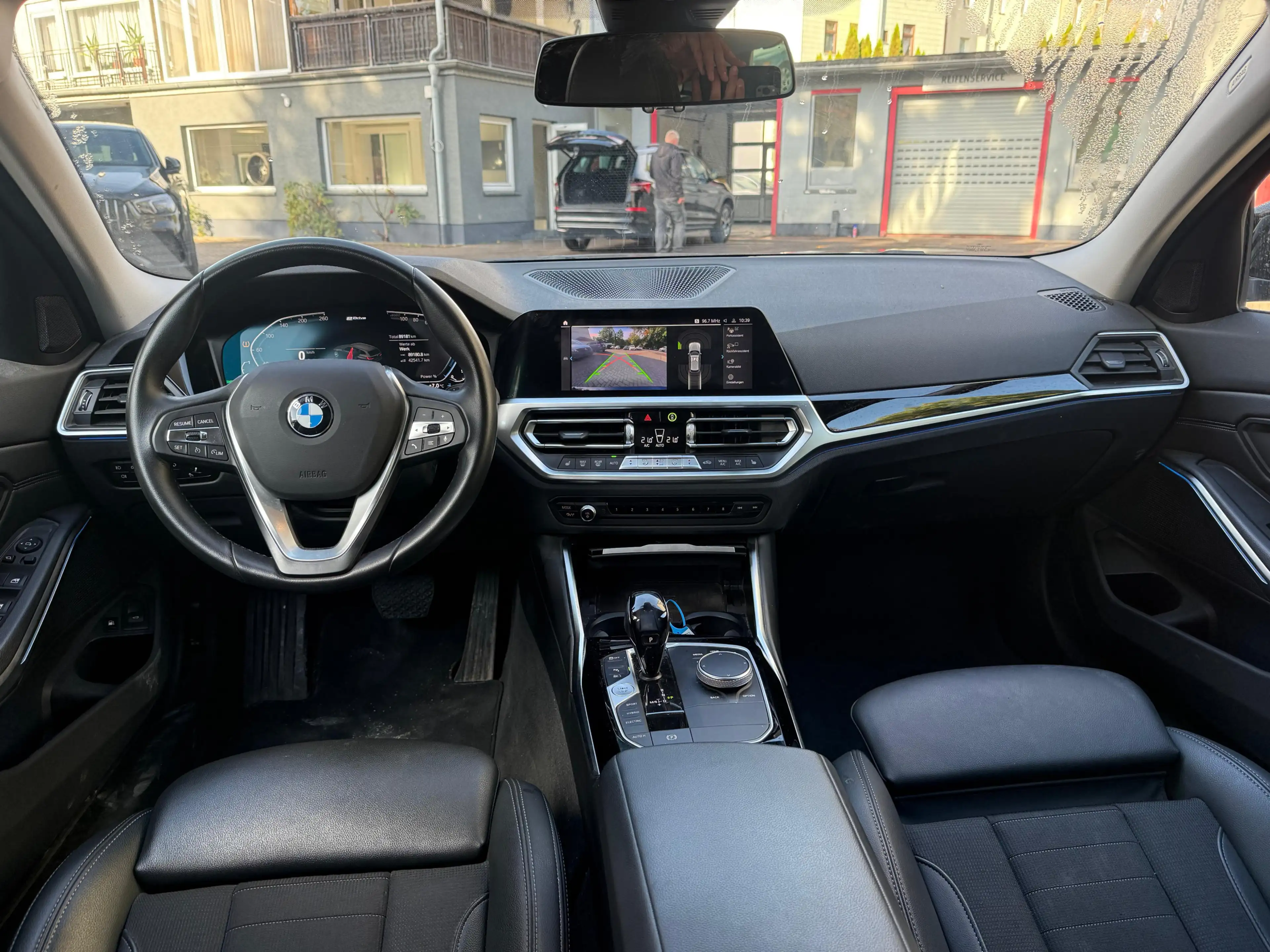 BMW 330 e Sport Line Aut NAV+SHZ+AHK+KAM+AMBI+LIFE+M — photo 10