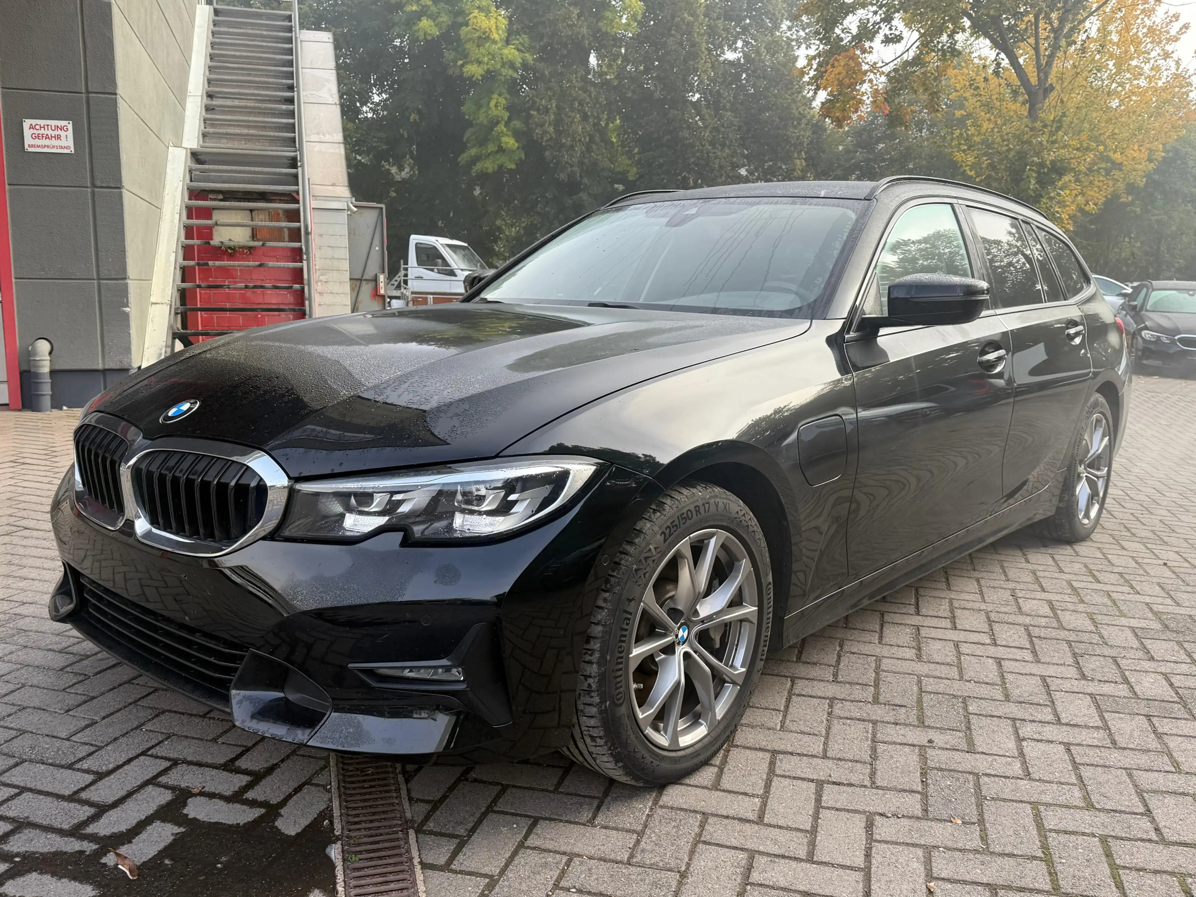 BMW 330 e Sport Line Aut NAV+SHZ+AHK+KAM+AMBI+LIFE+M — photo 3
