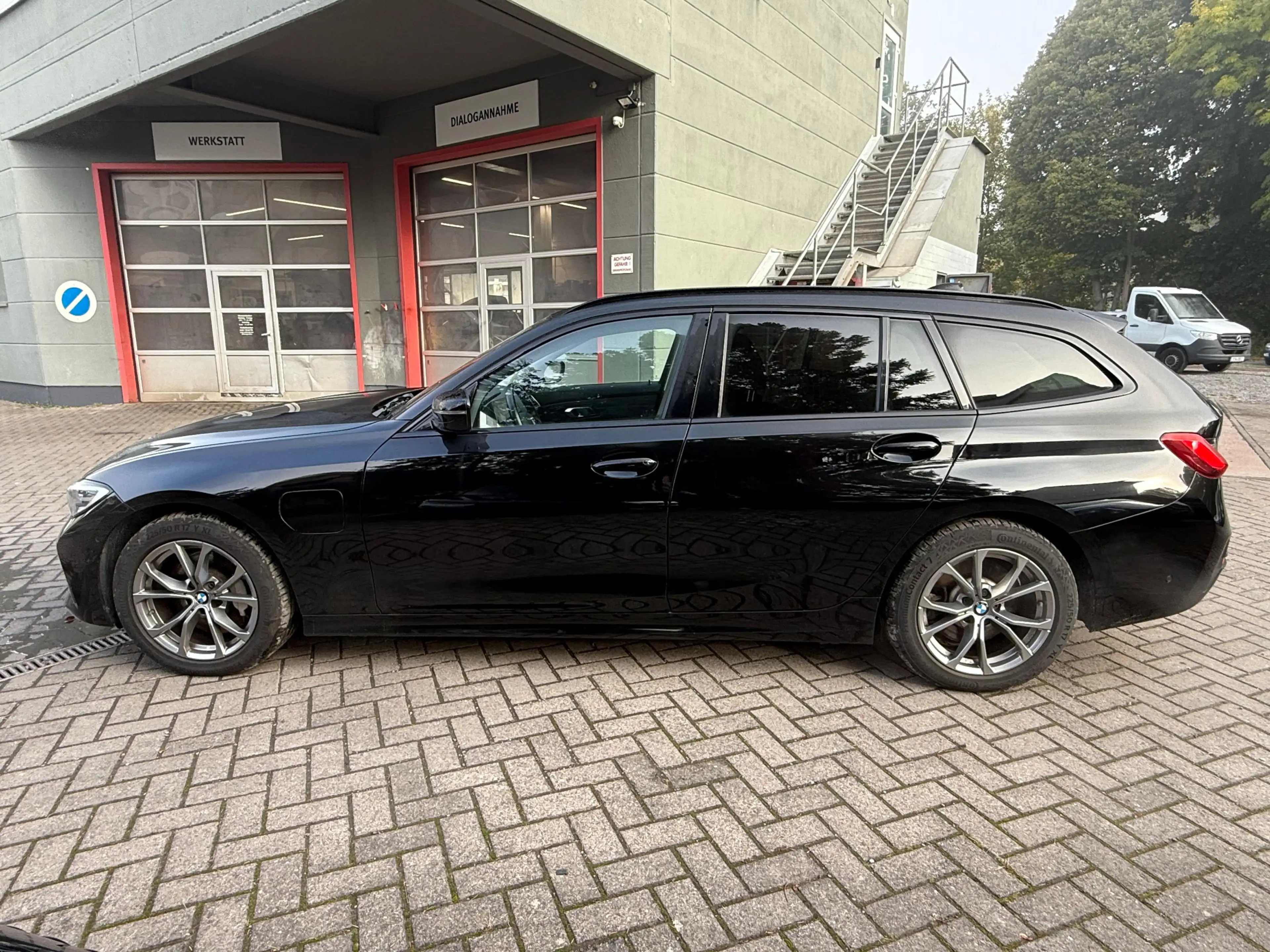 BMW 330 e Sport Line Aut NAV+SHZ+AHK+KAM+AMBI+LIFE+M — photo 4