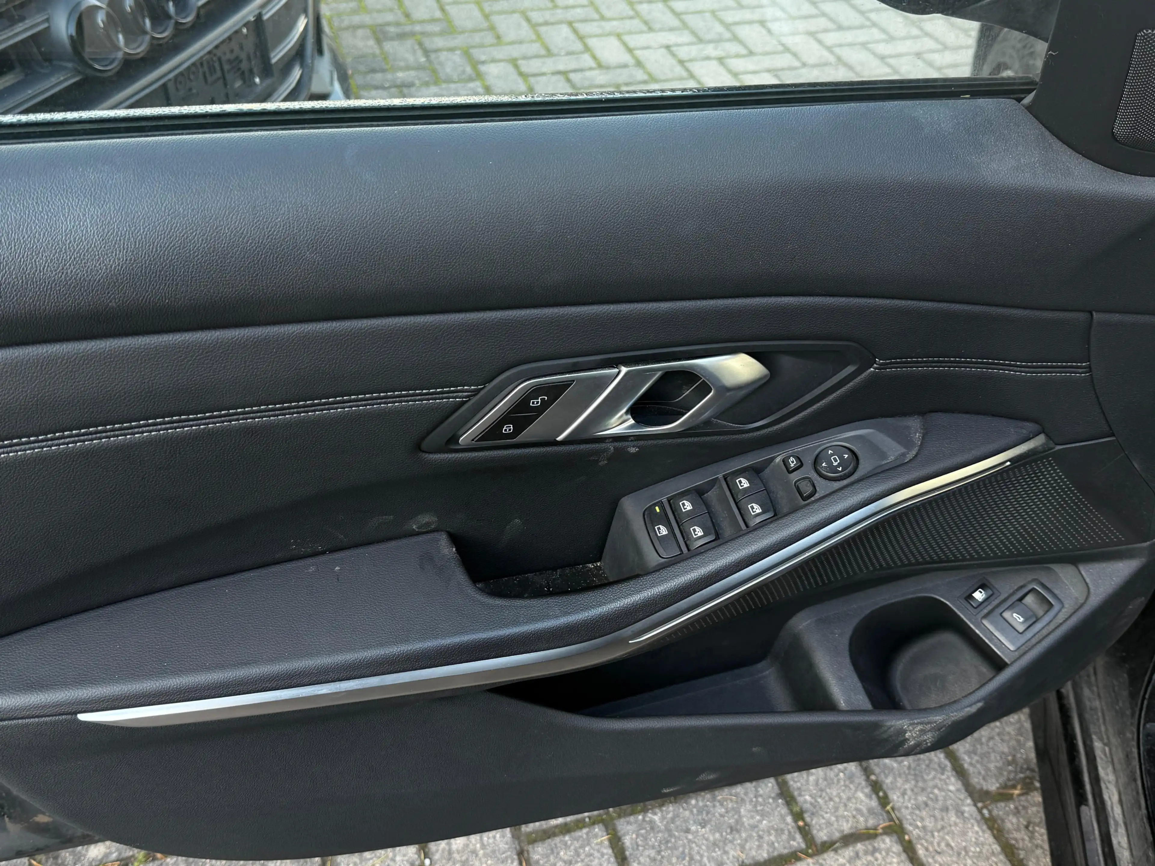 BMW 330 e Sport Line Aut NAV+SHZ+AHK+KAM+AMBI+LIFE+M — photo 15